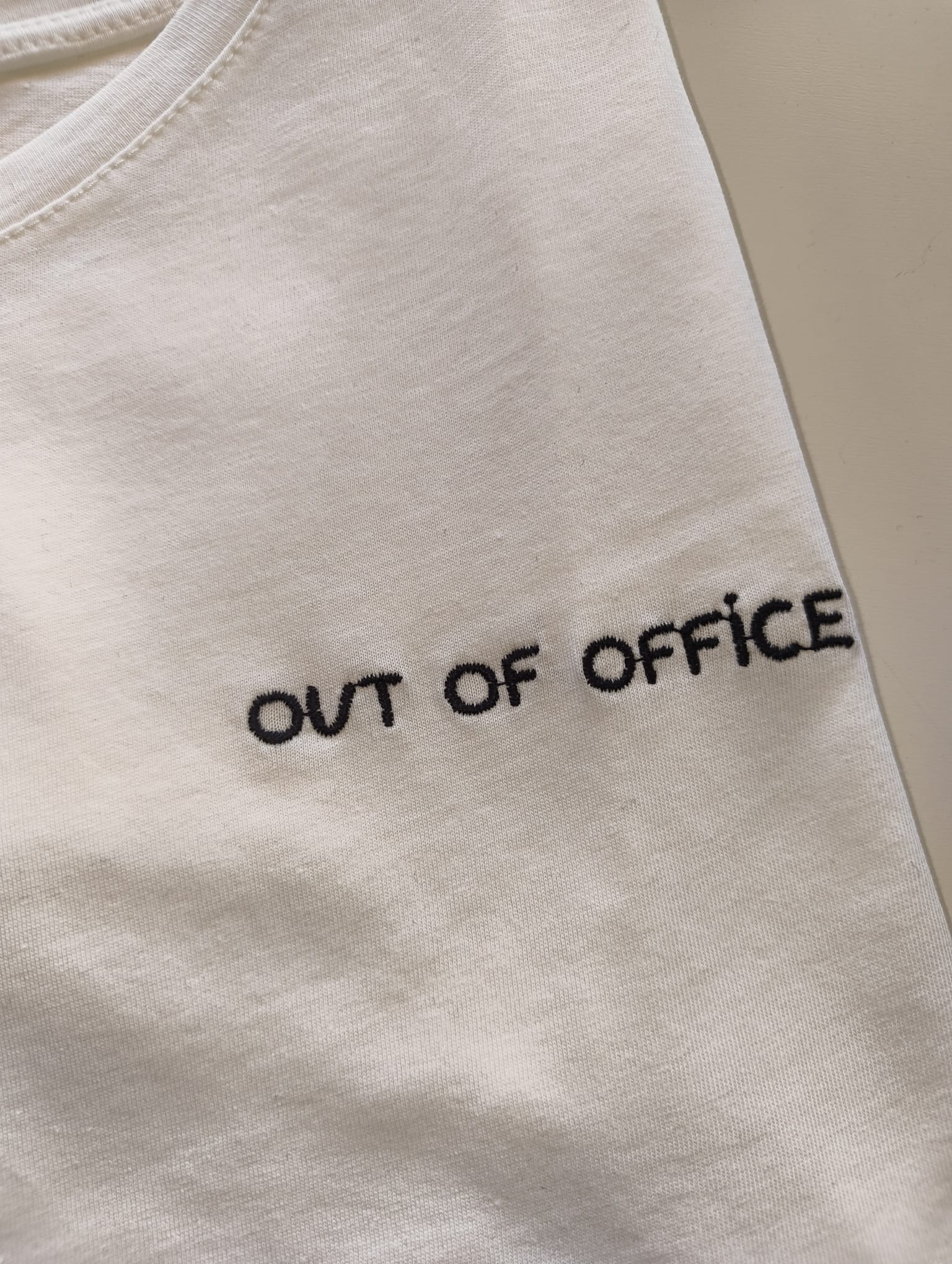 T-shirt OUT OF OFFICE