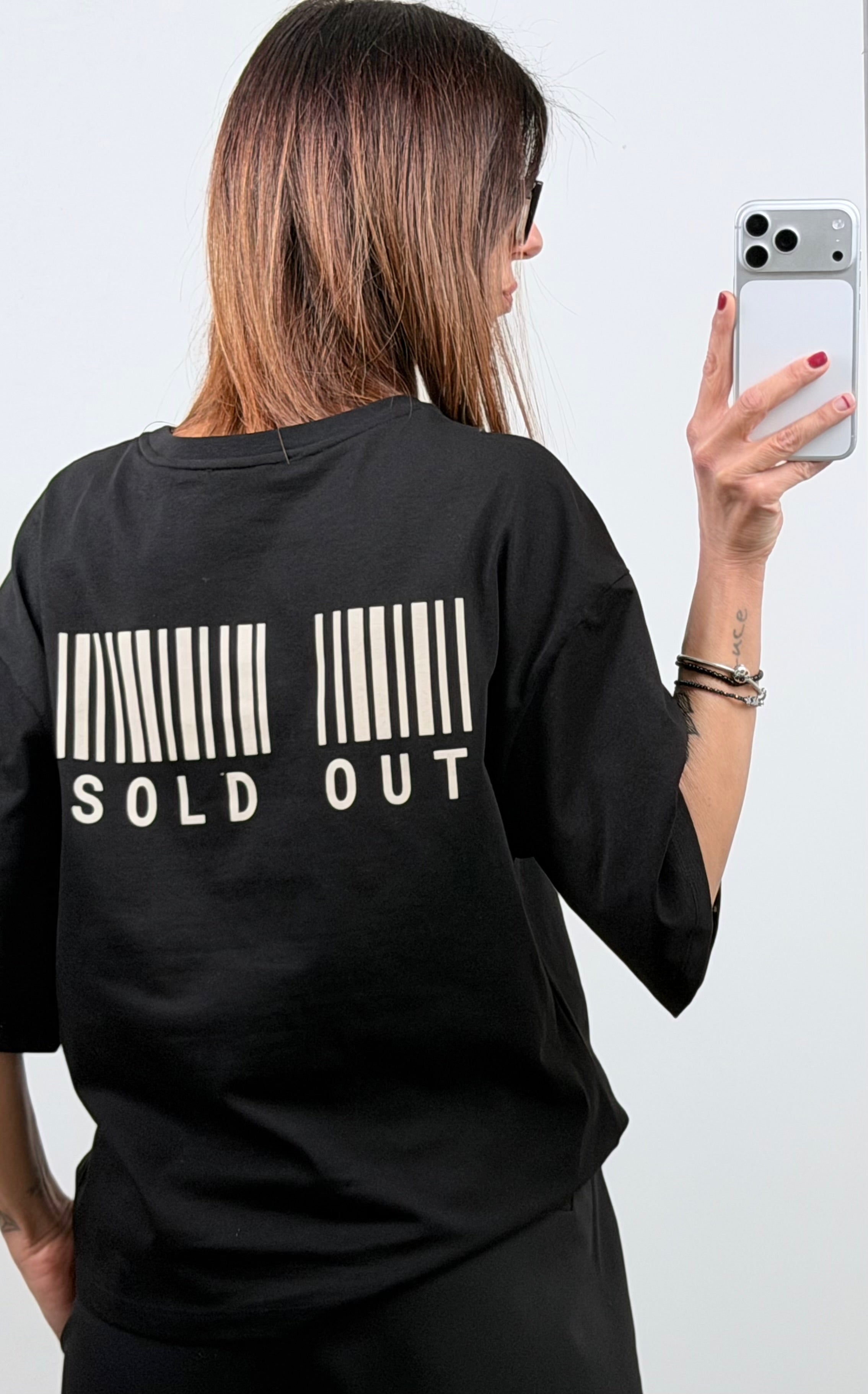 T-shirt Sold Out by Lumina nera