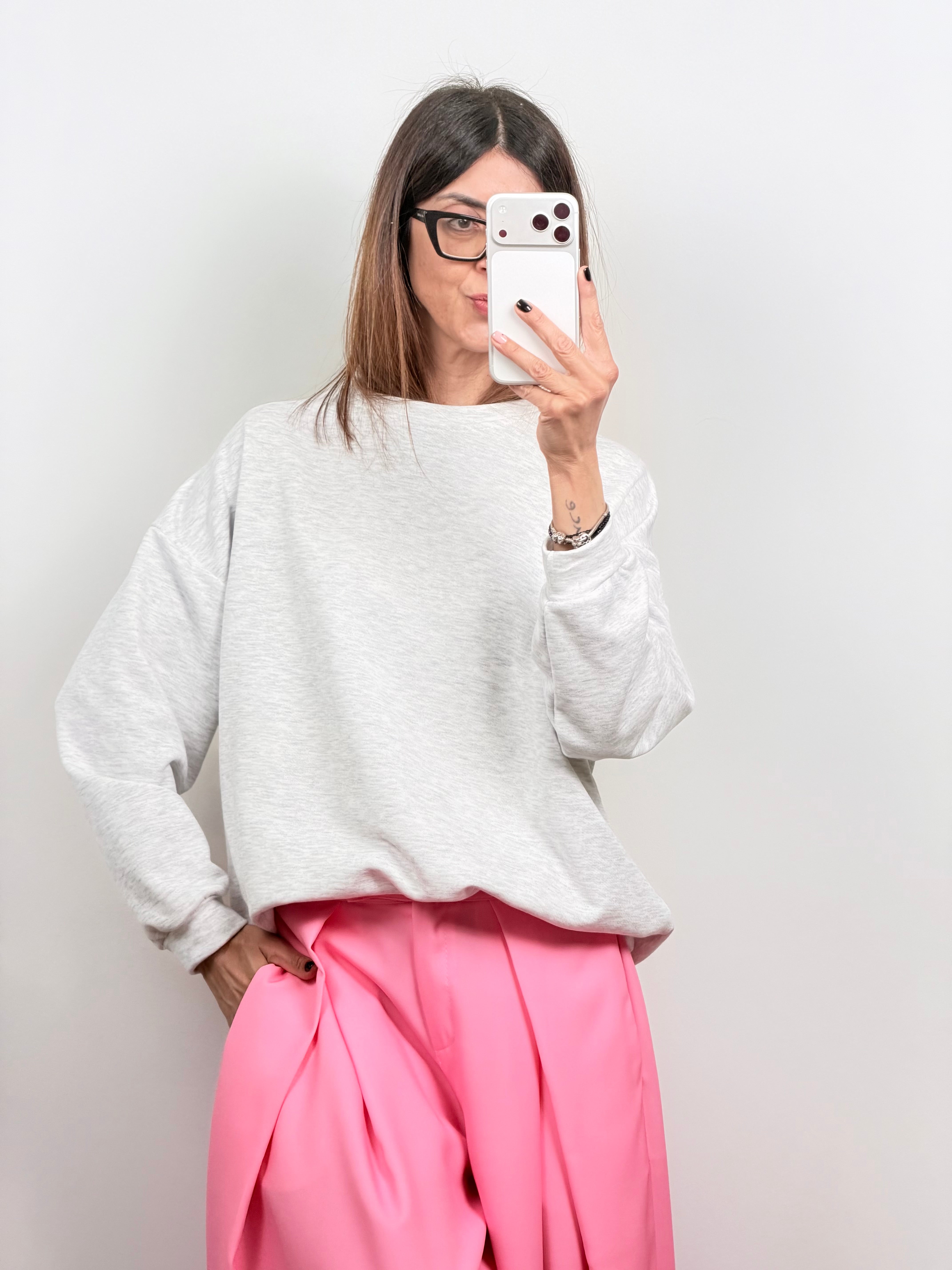 Felpa Love grigia scritta multicolor