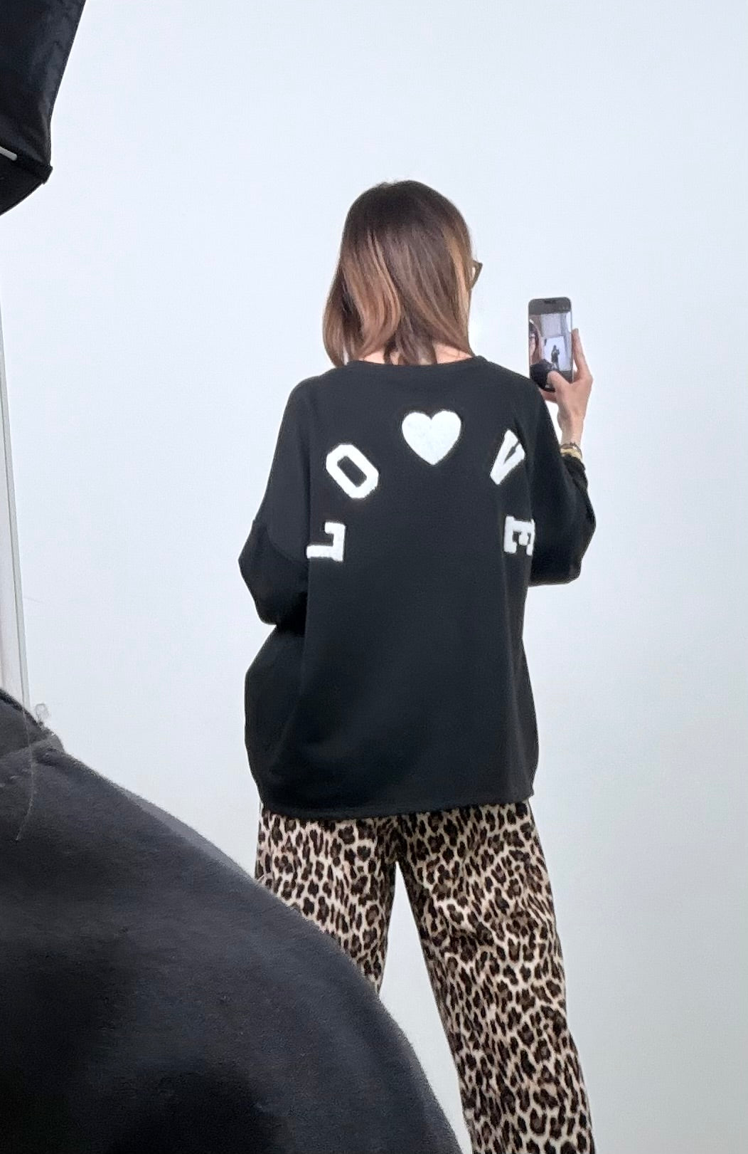 Felpa Love nera scritta bianca