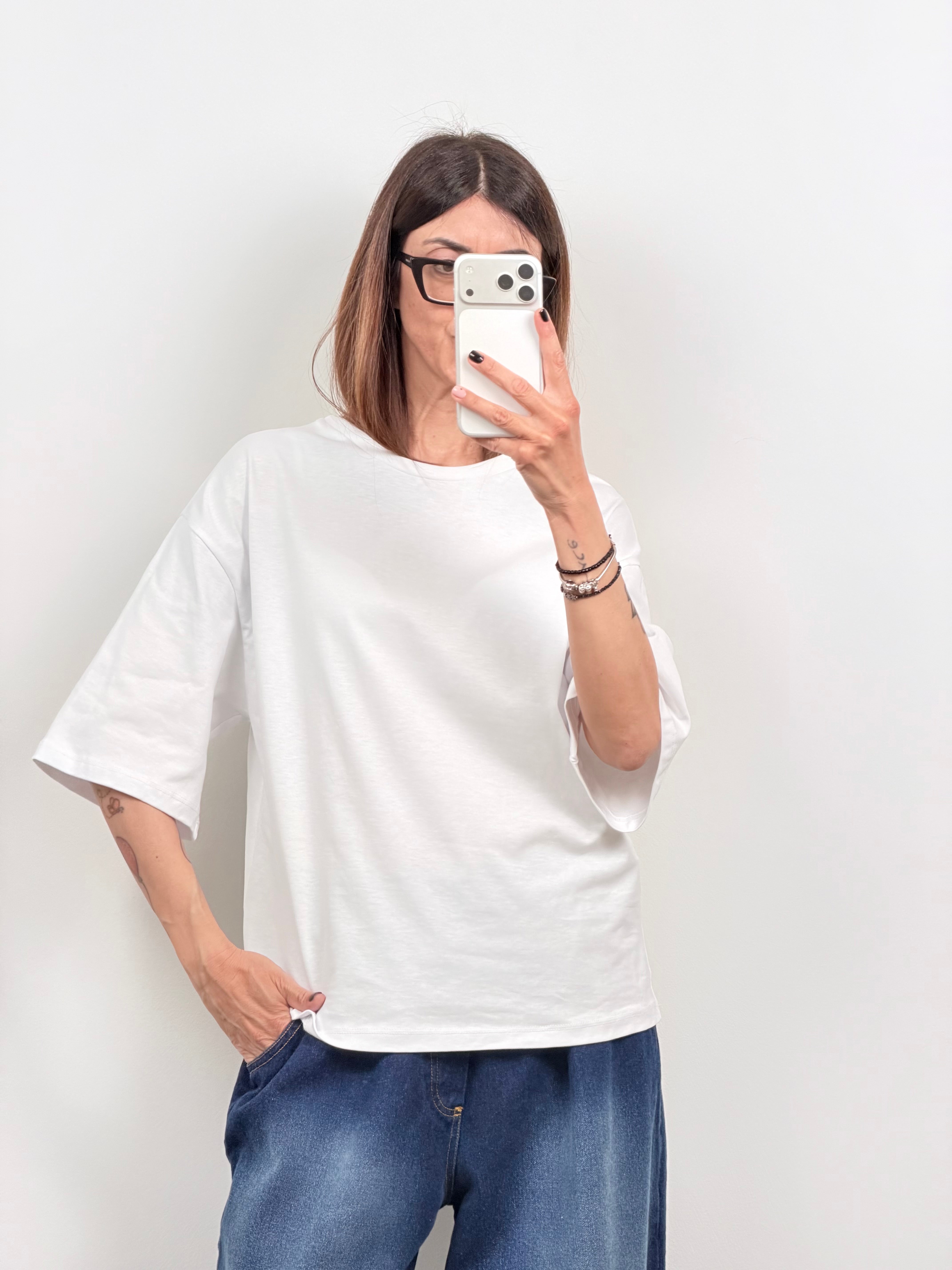 T-shirt Sold Out by Lumina bianca