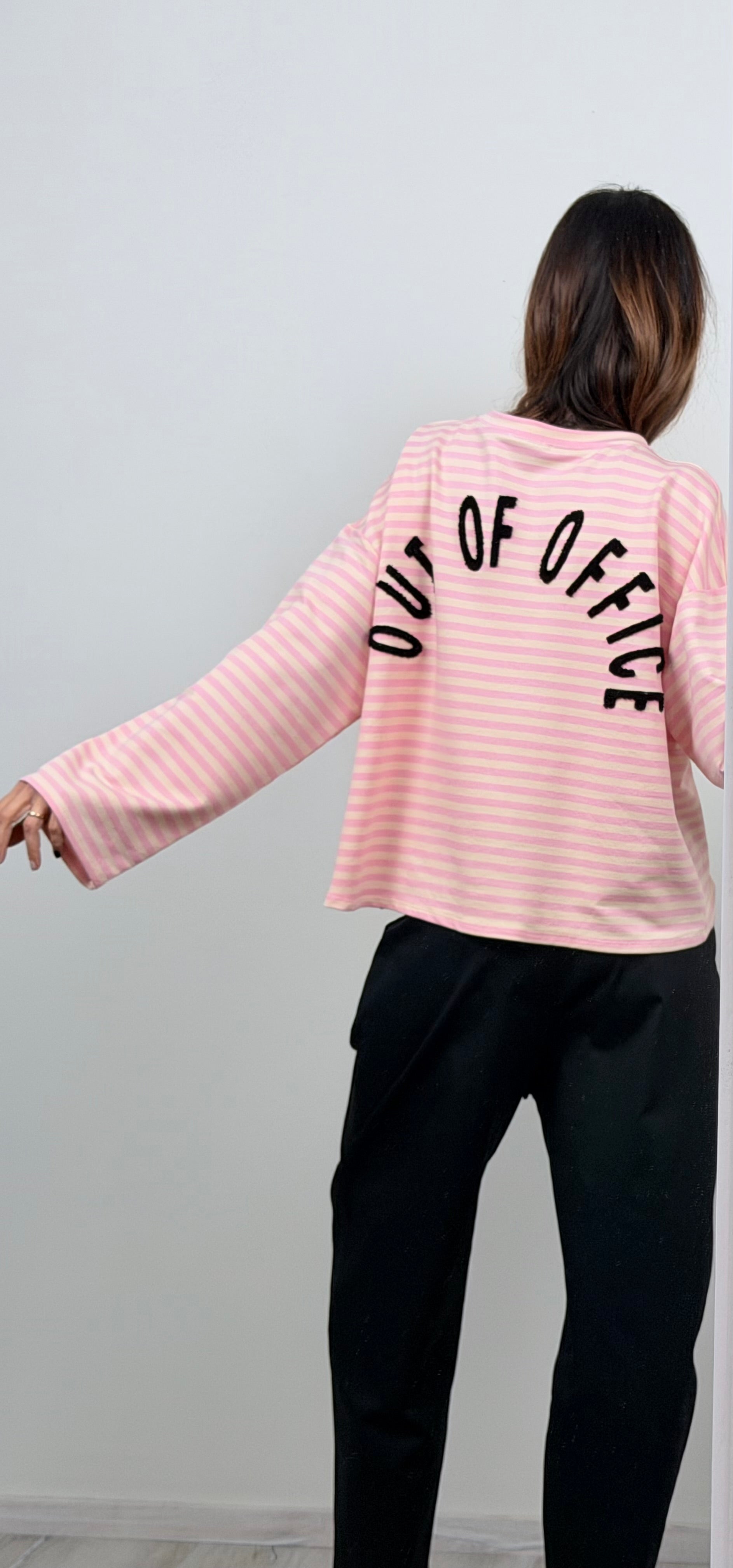 Felpa Out of Office riga rosa