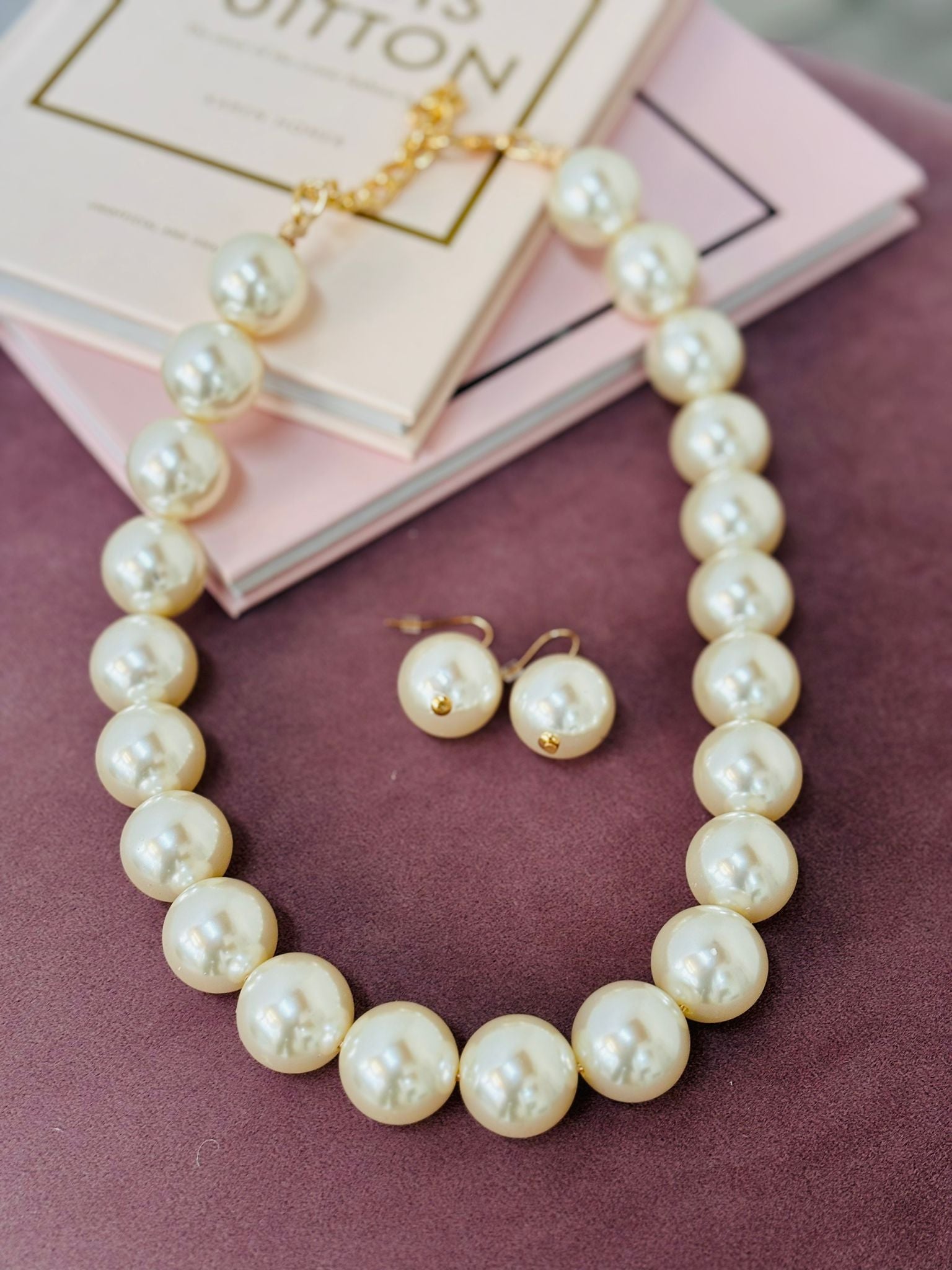 Parure White Pearls