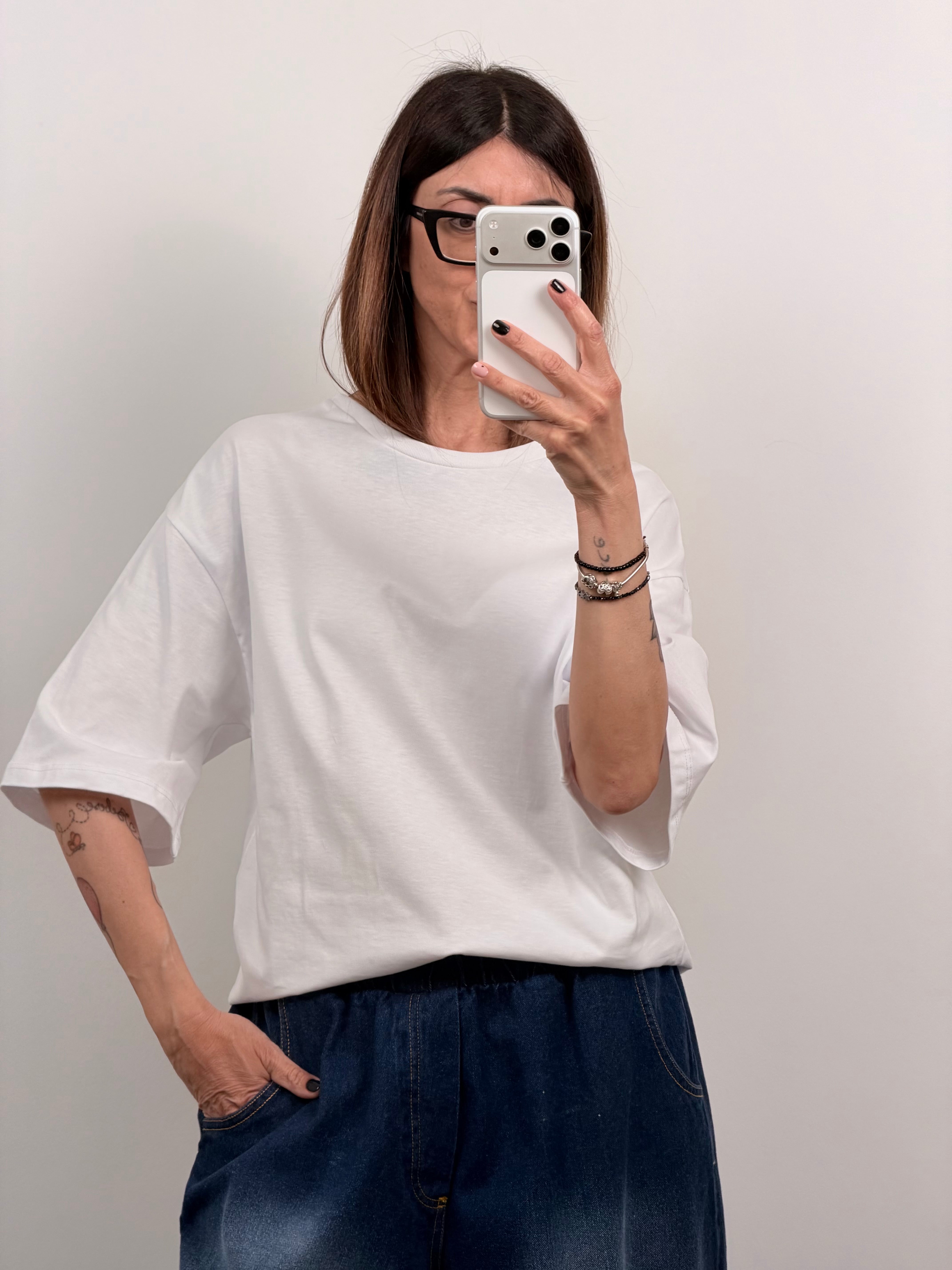 T-shirt Sold Out by Lumina bianca