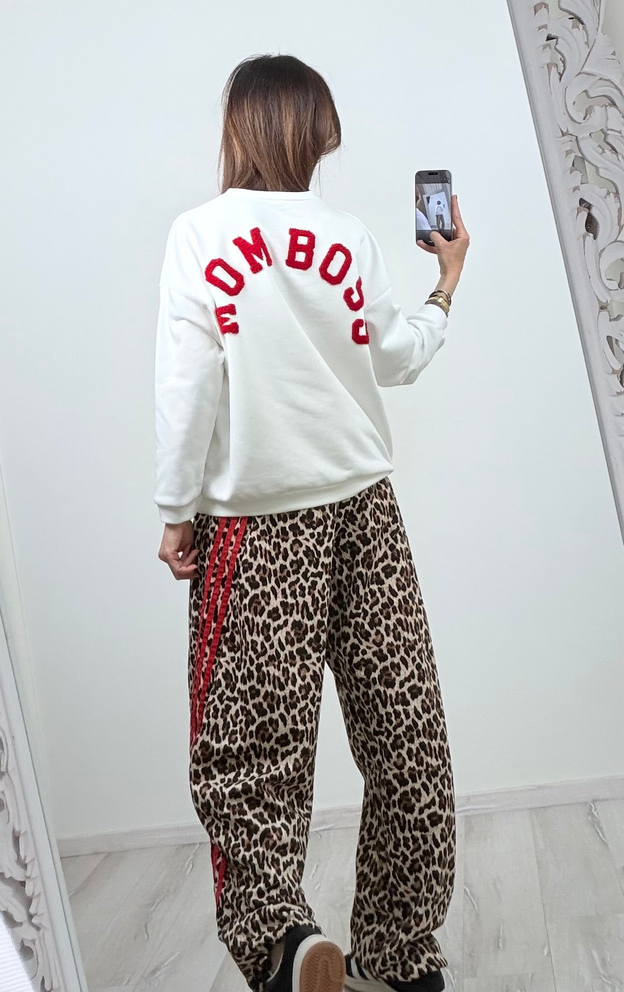 Felpa Mom Boss burro scritta rossa