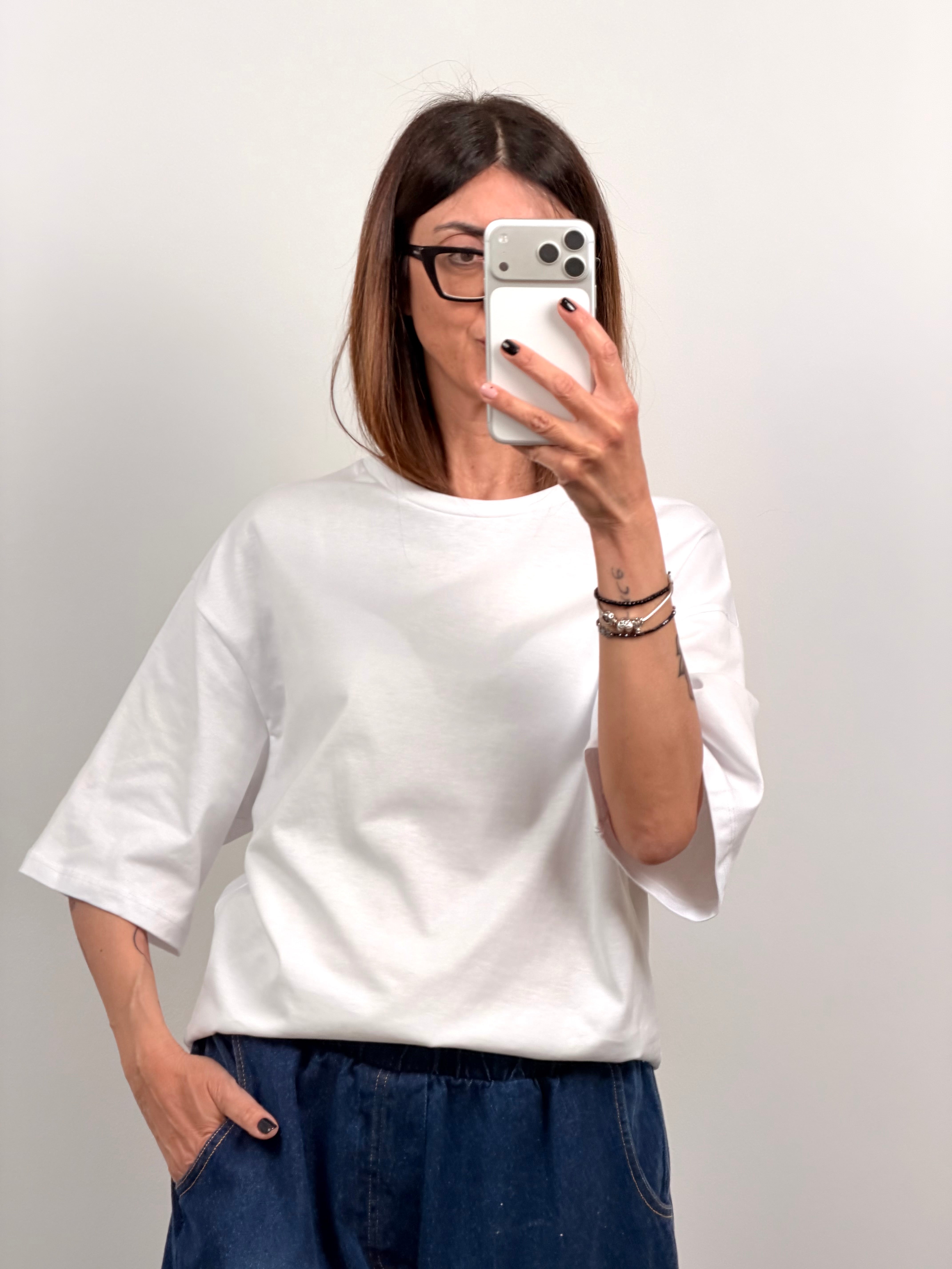 T-shirt Sold Out by Lumina bianca