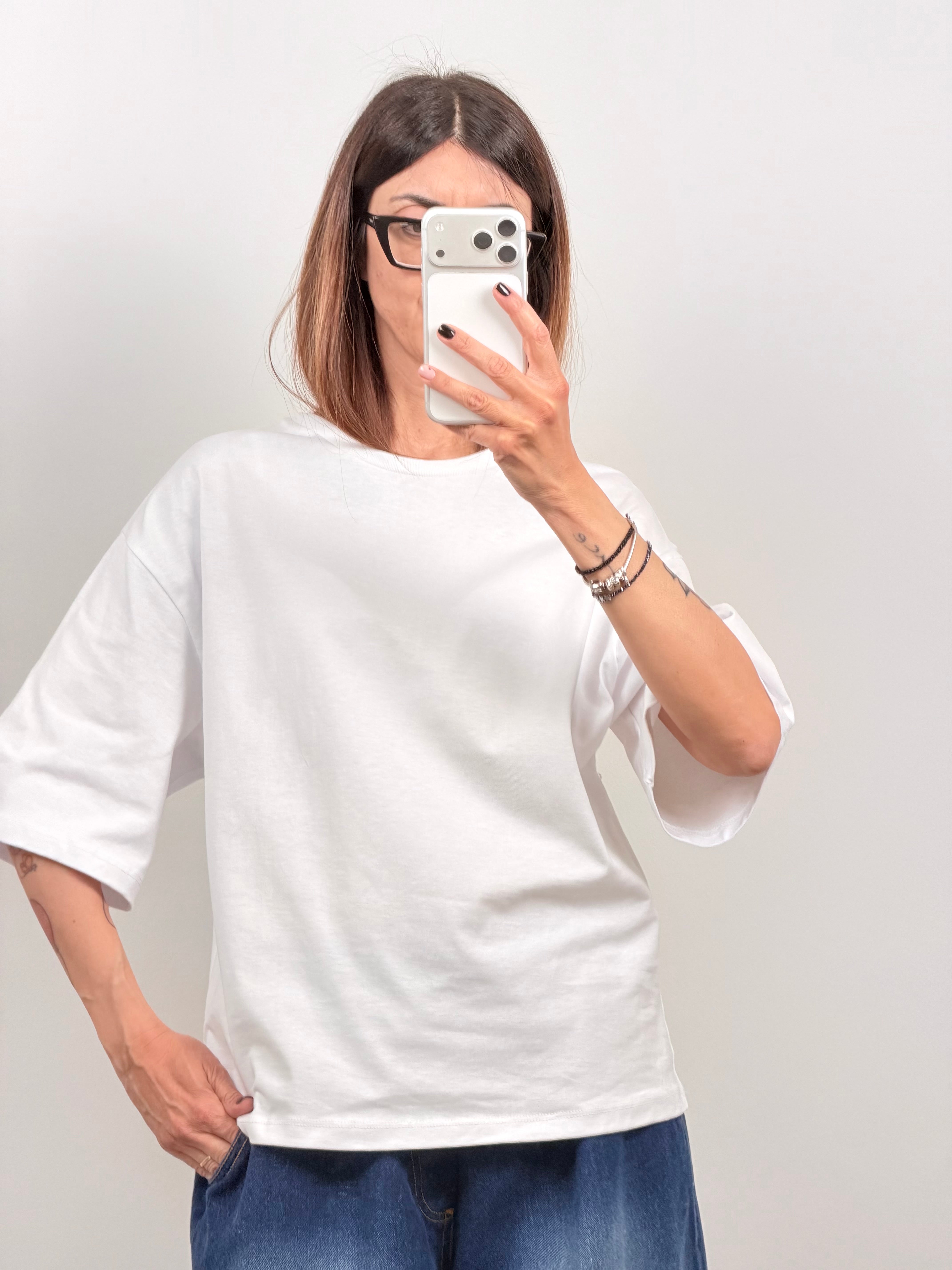 T-shirt Sold Out by Lumina bianca