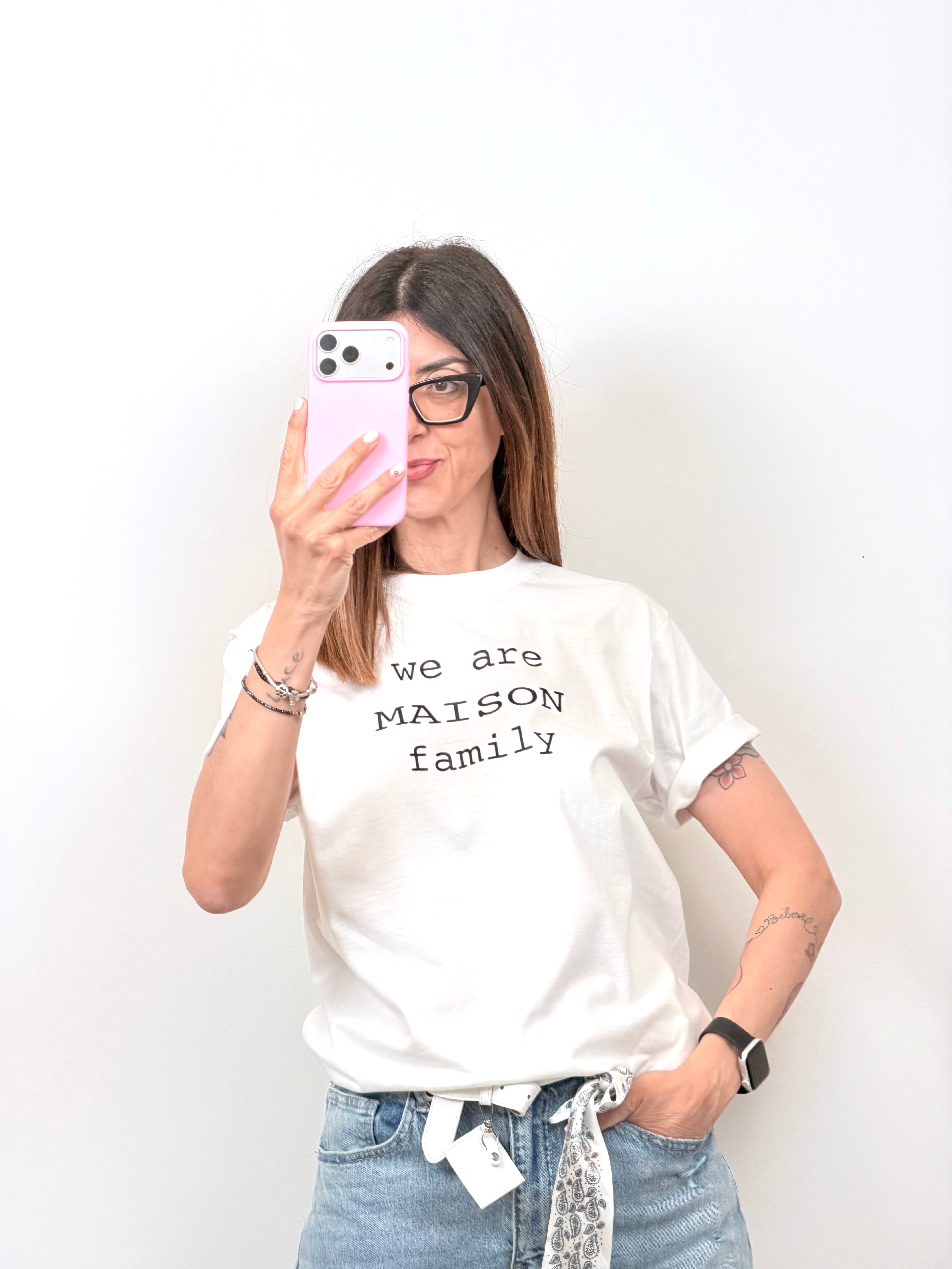 T-shirt We are maison family