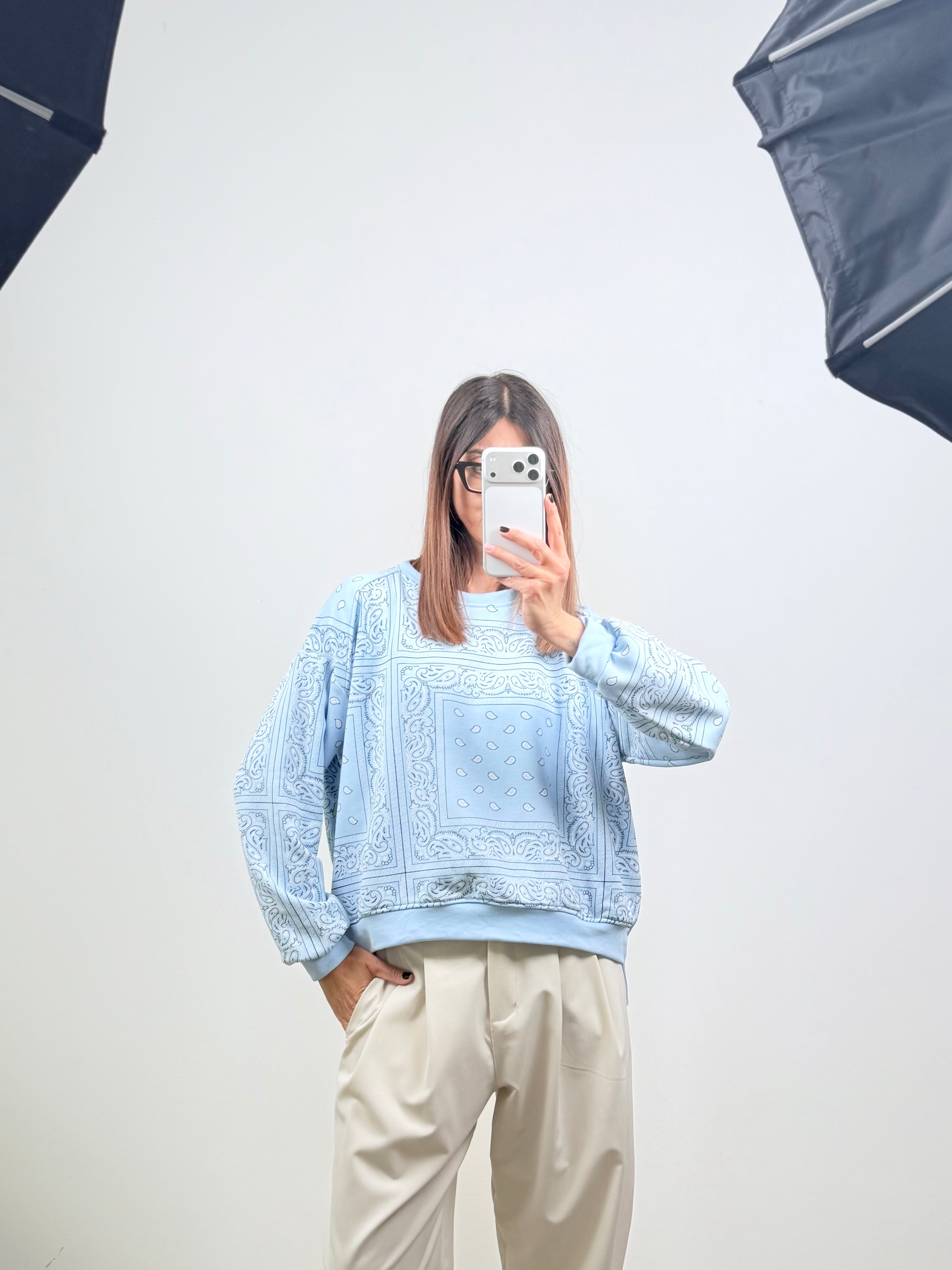 Felpa Paisley celeste