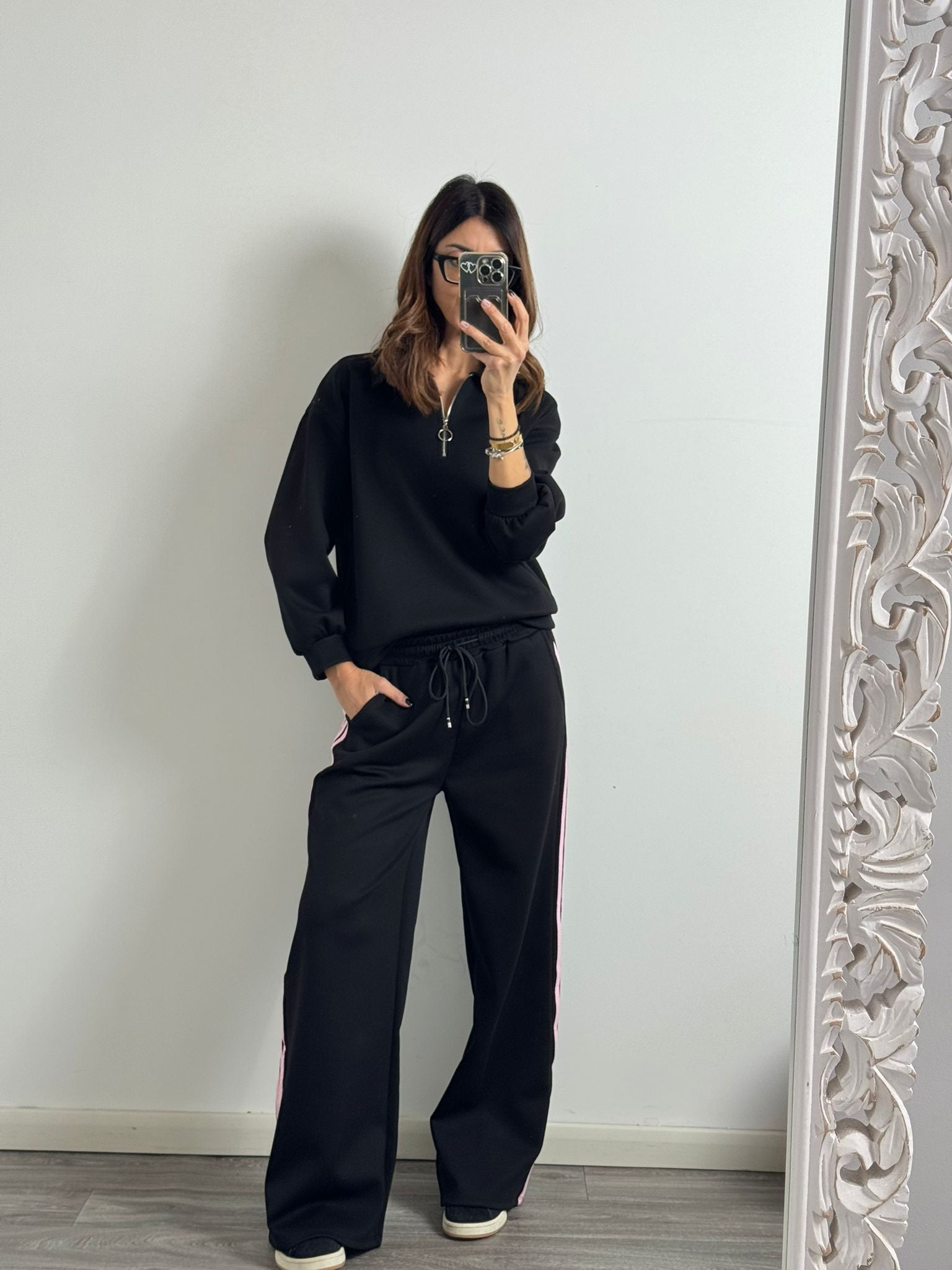 Panta Urban nero riga rosa