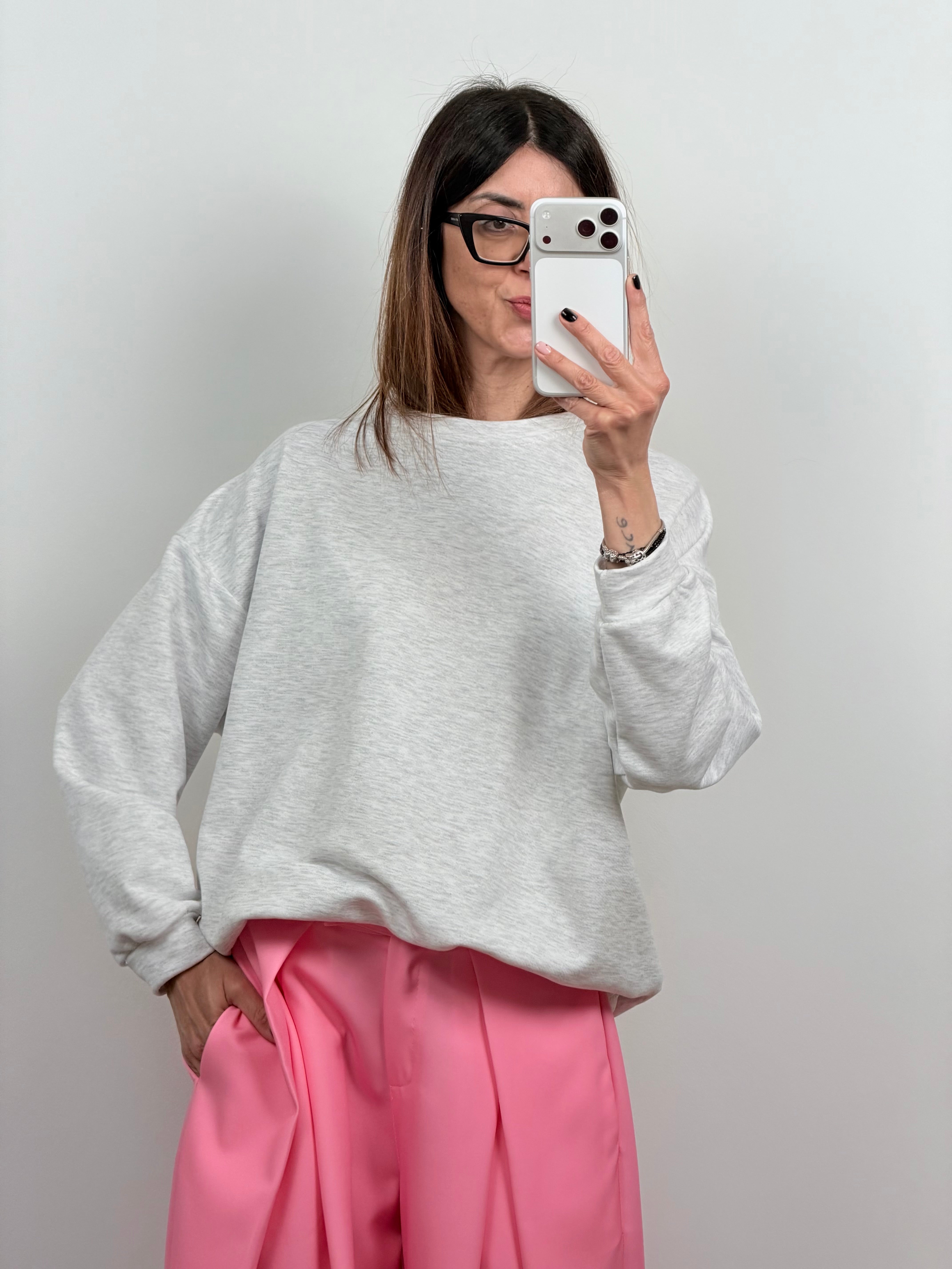 Felpa Love grigia scritta multicolor