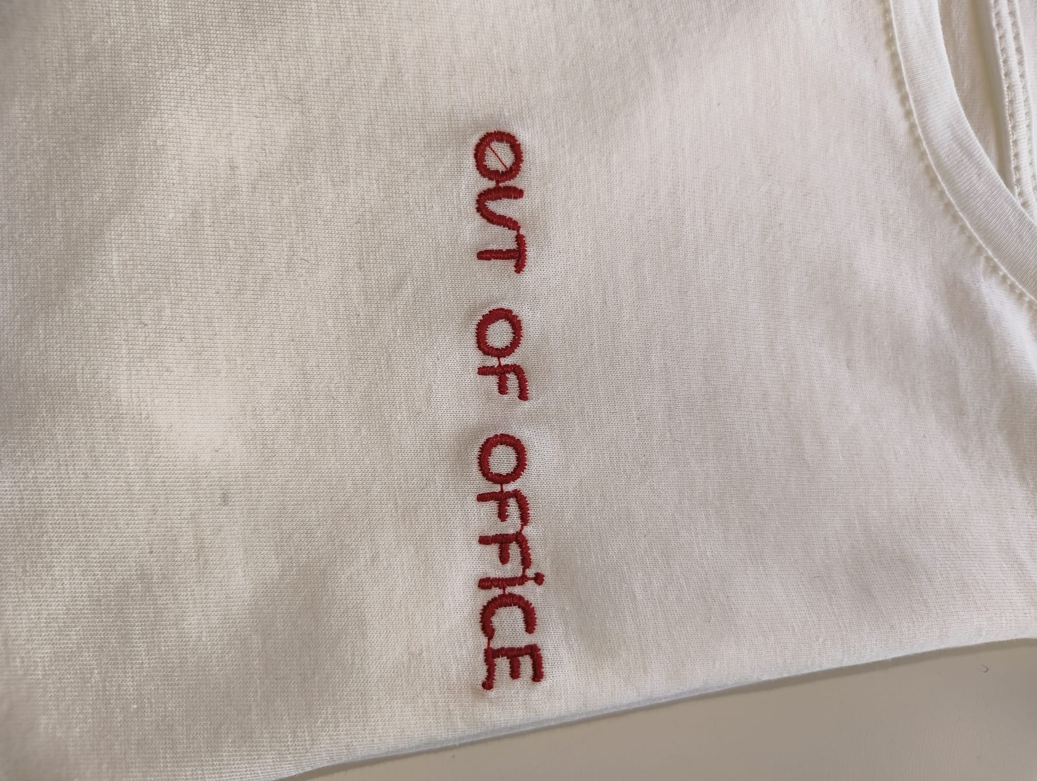 T-shirt OUT OF OFFICE