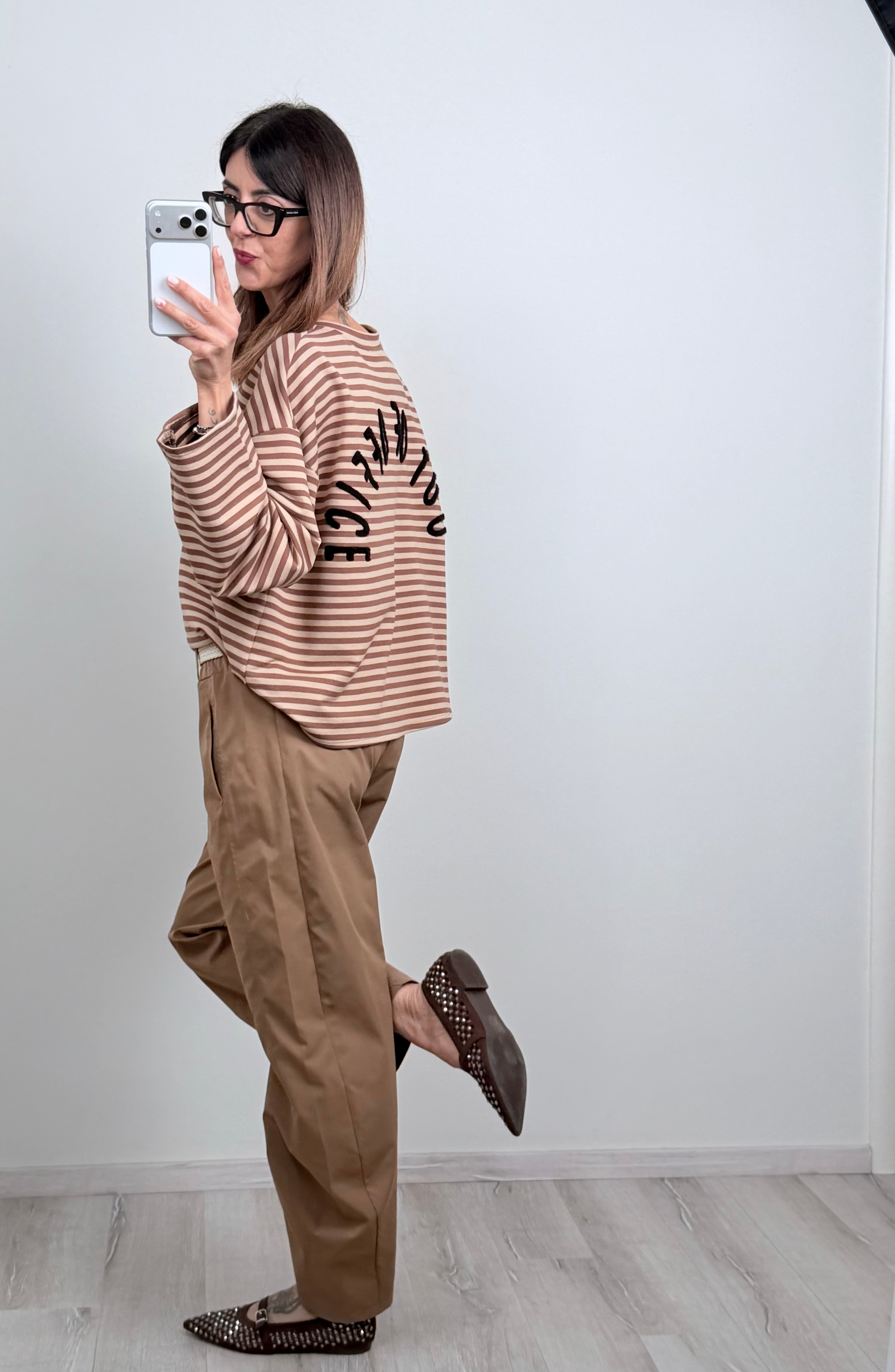 Felpa Out of Office riga marrone/beige