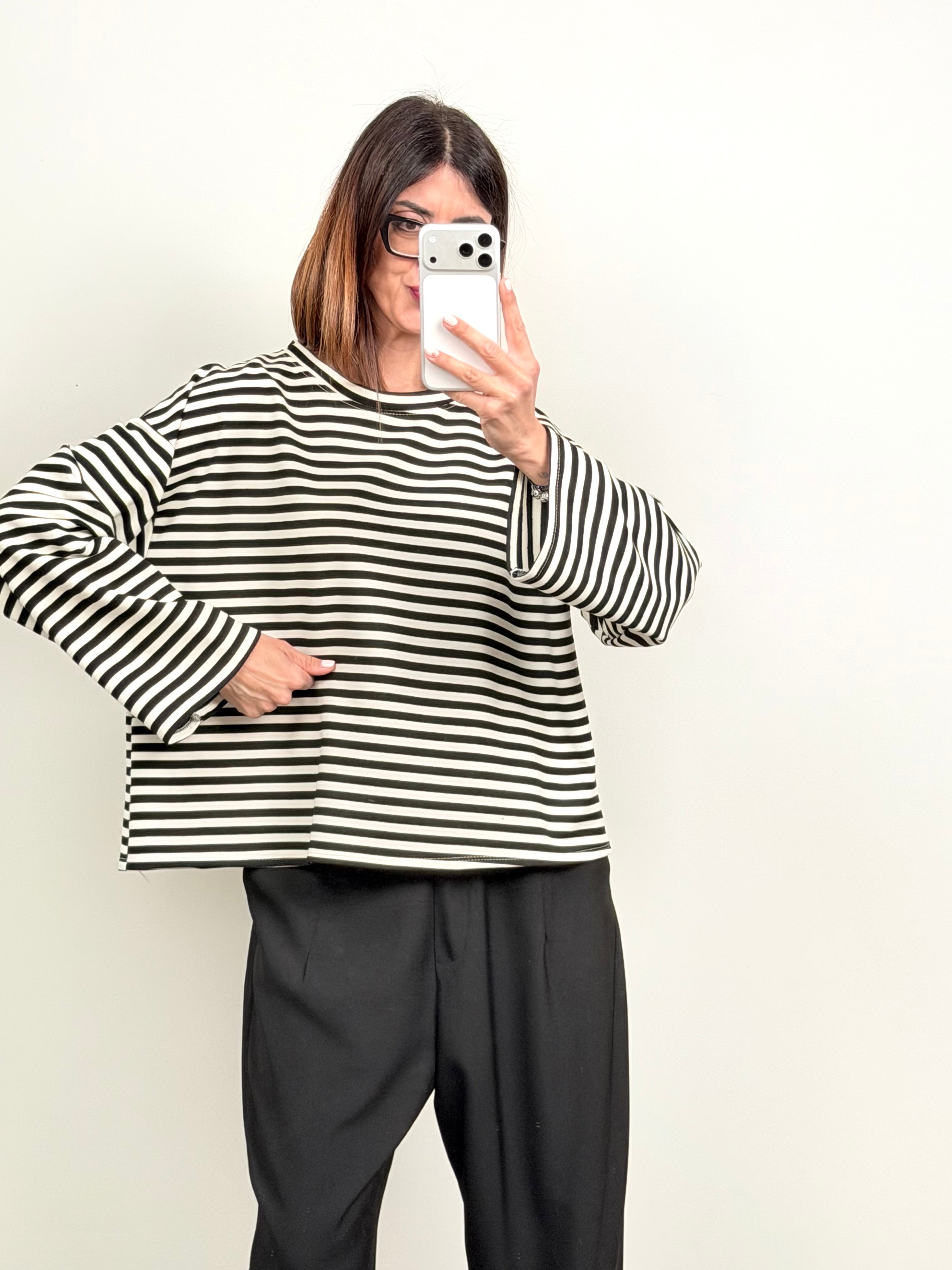 Felpa Out of Office riga bianco/nera