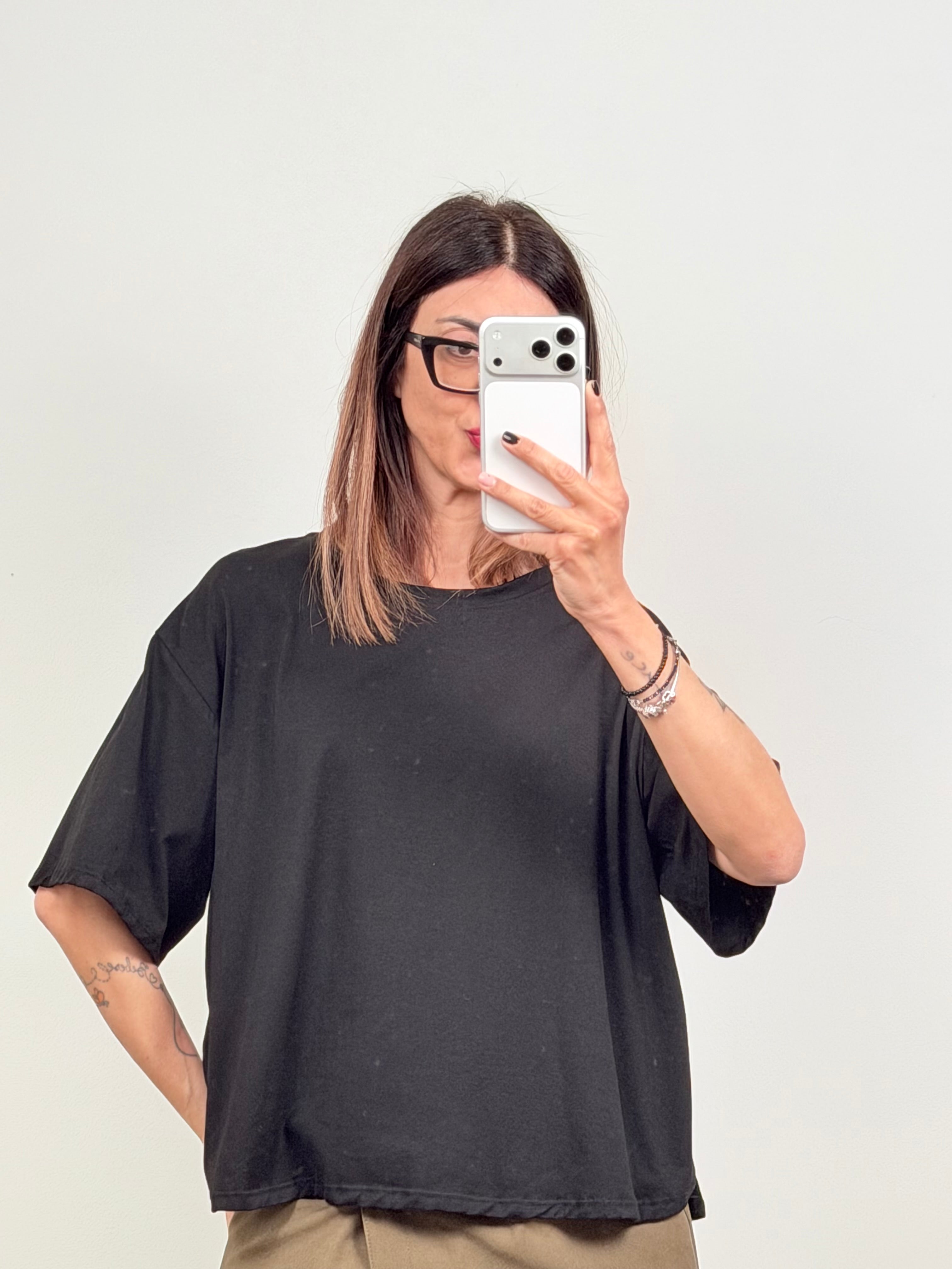 T-shirt basic over nera