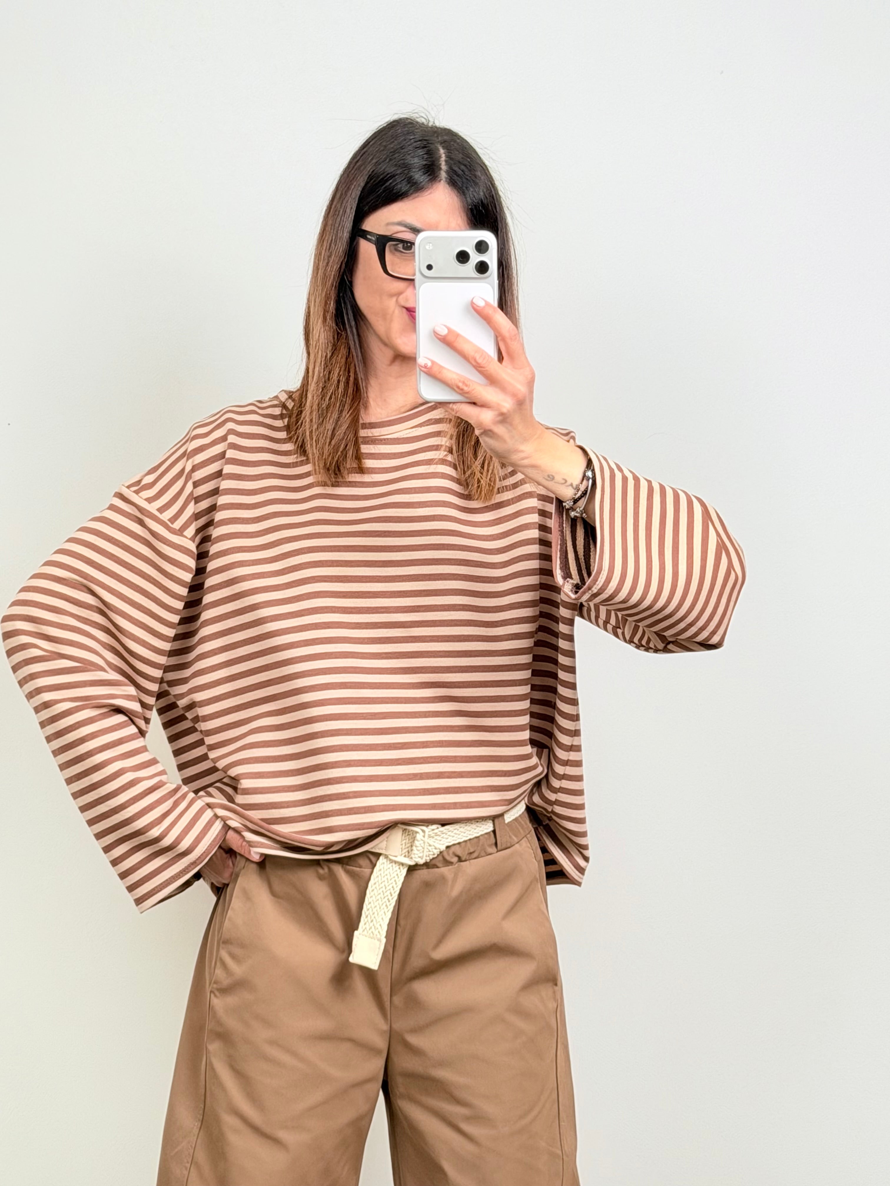 Felpa Out of Office riga marrone/beige