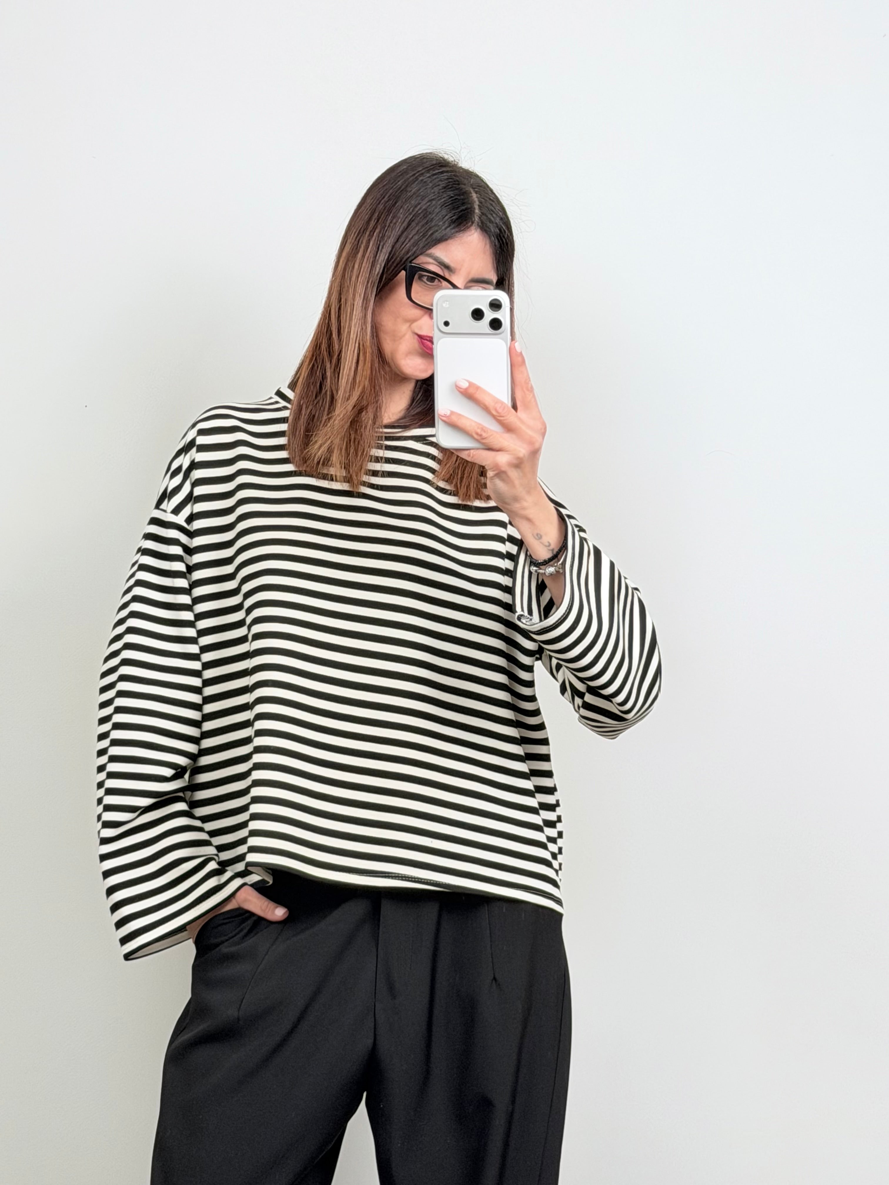 Felpa Out of Office riga bianco/nera