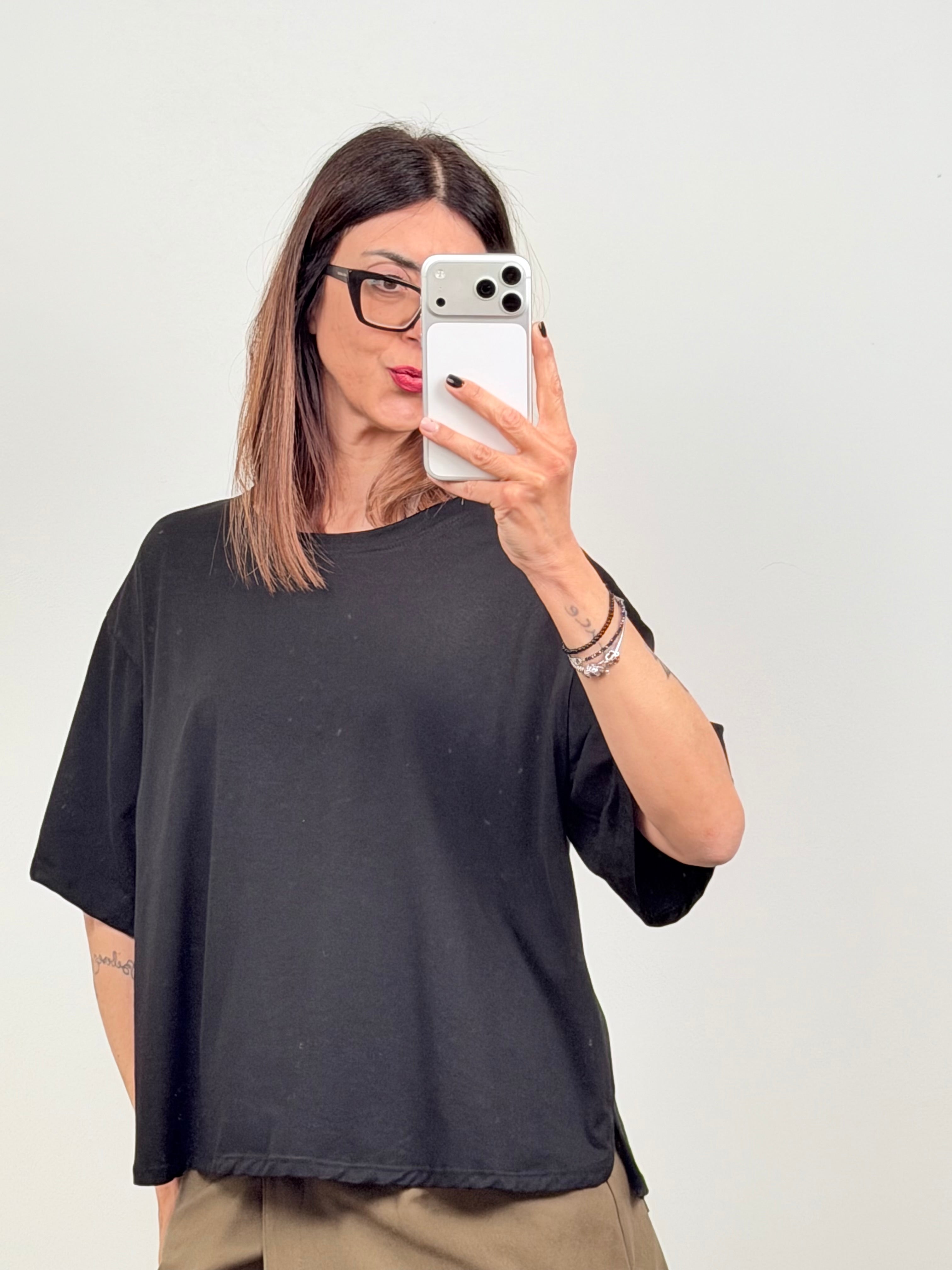 T-shirt basic over nera