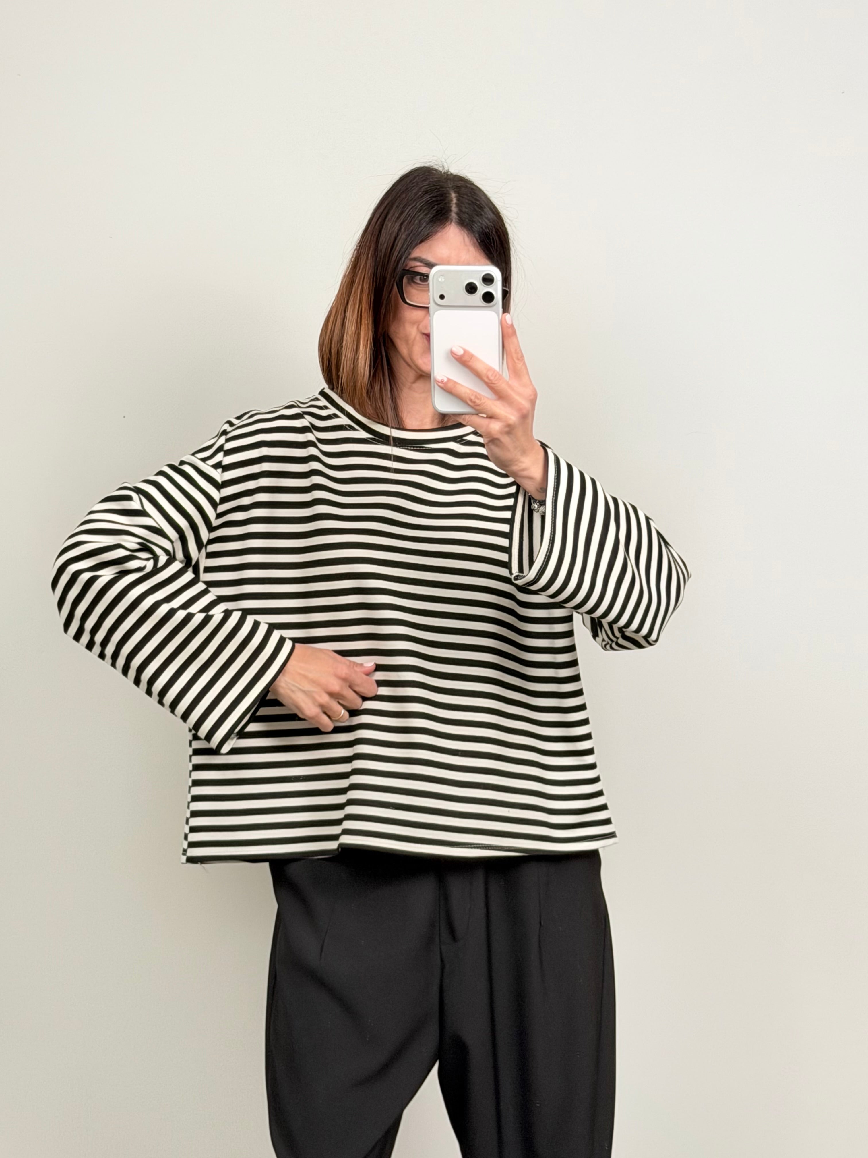 Felpa Out of Office riga bianco/nera