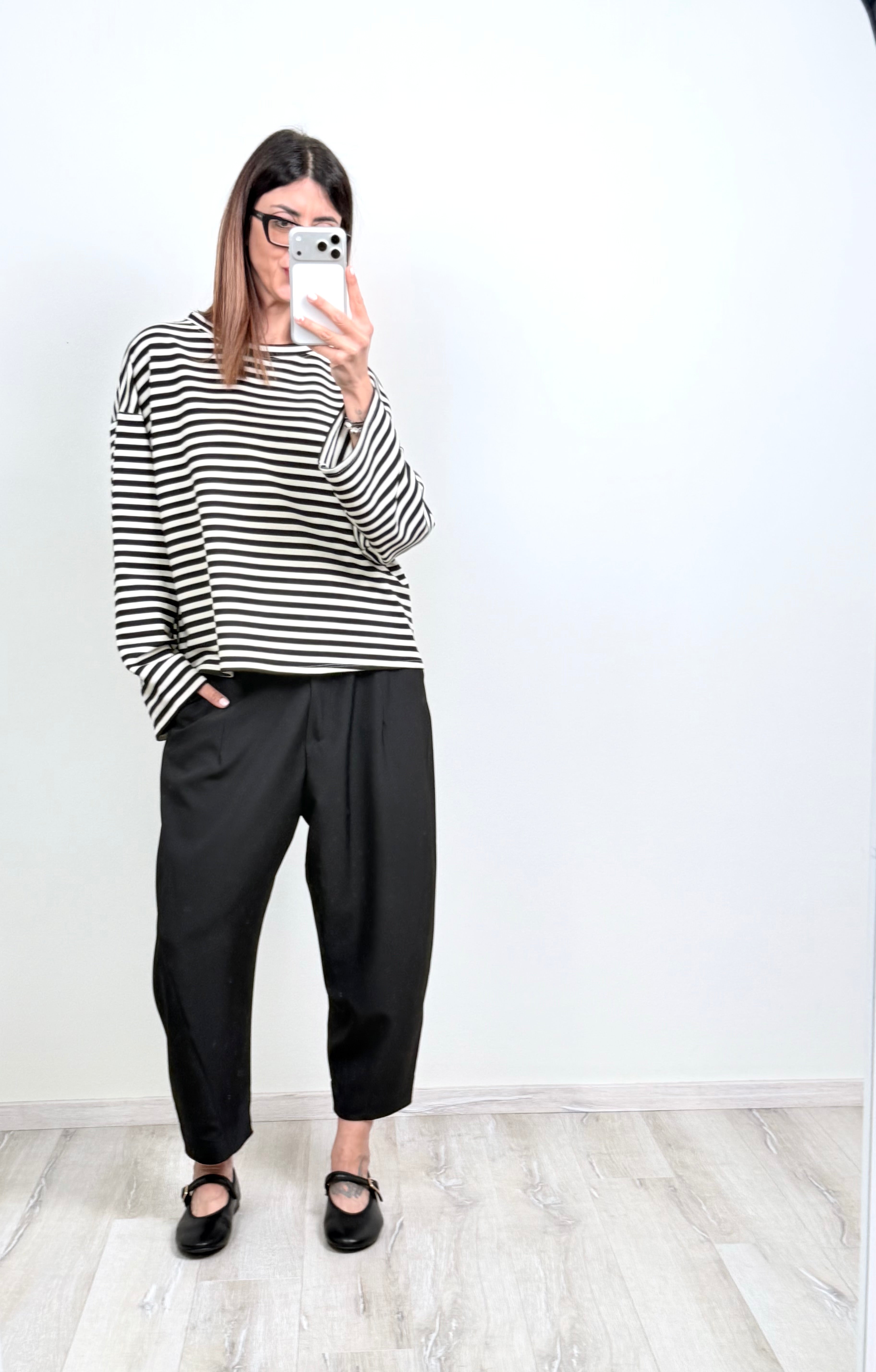 Felpa Out of Office riga bianco/nera