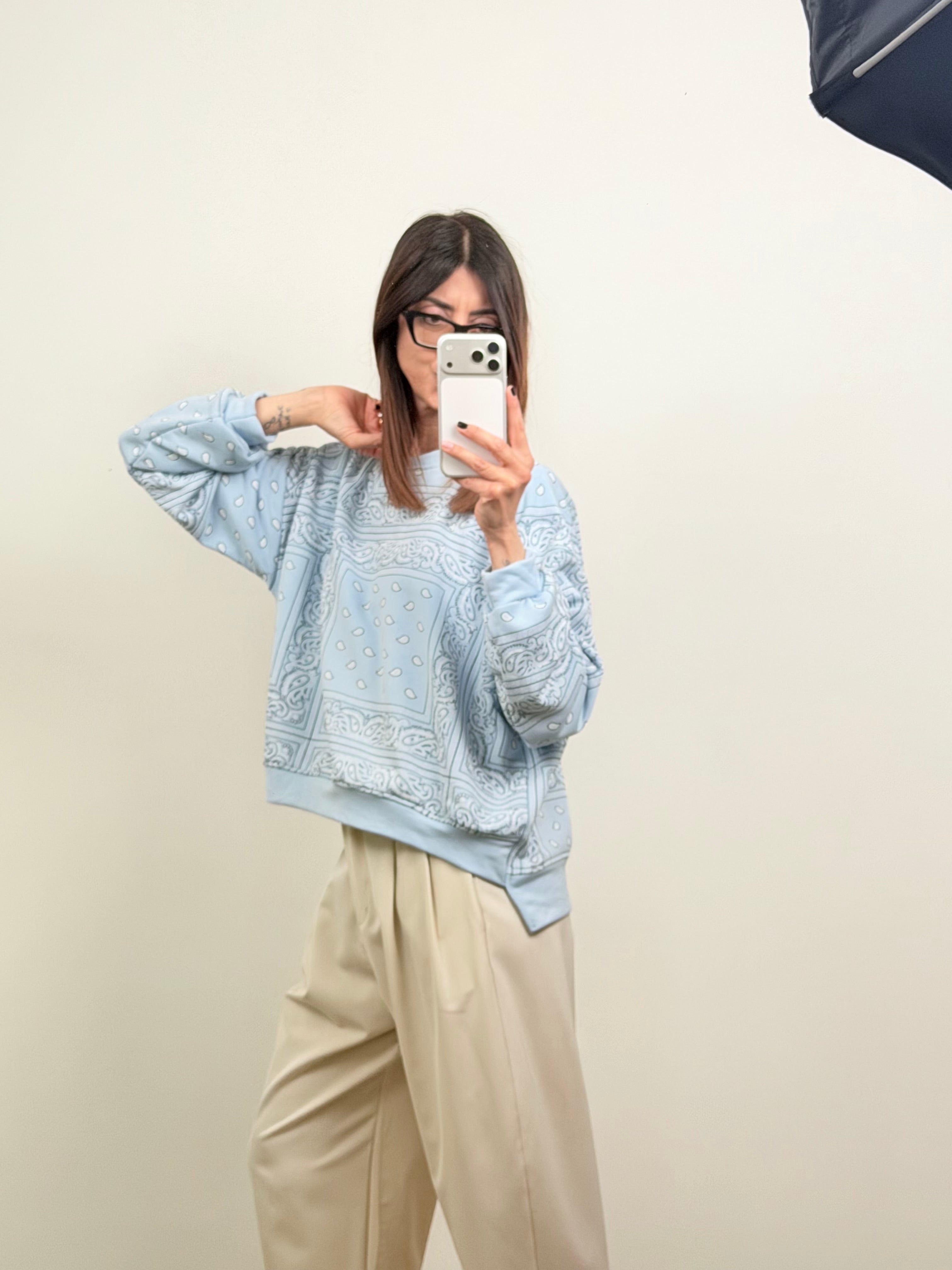 Felpa Paisley celeste