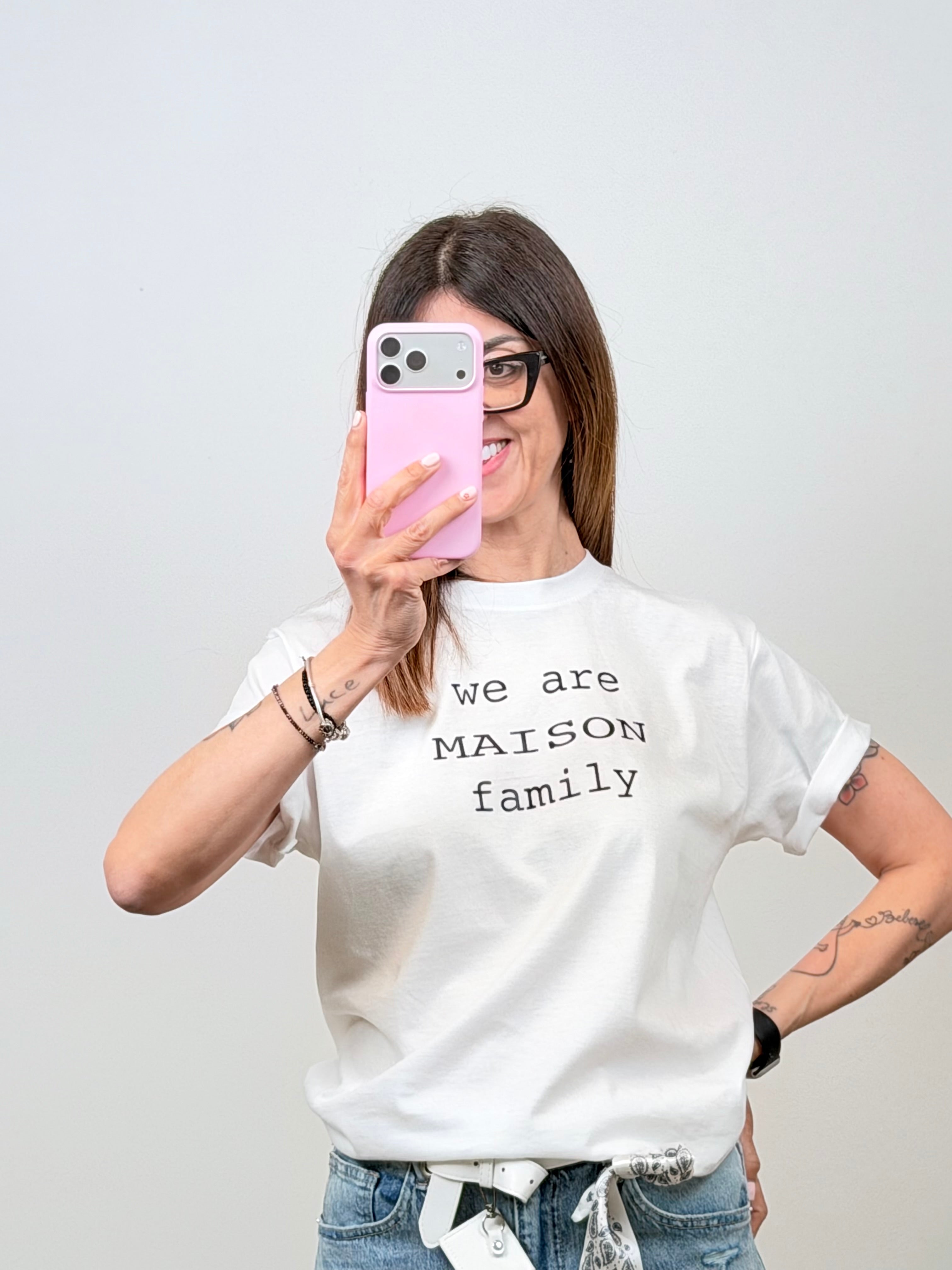T-shirt We are maison family