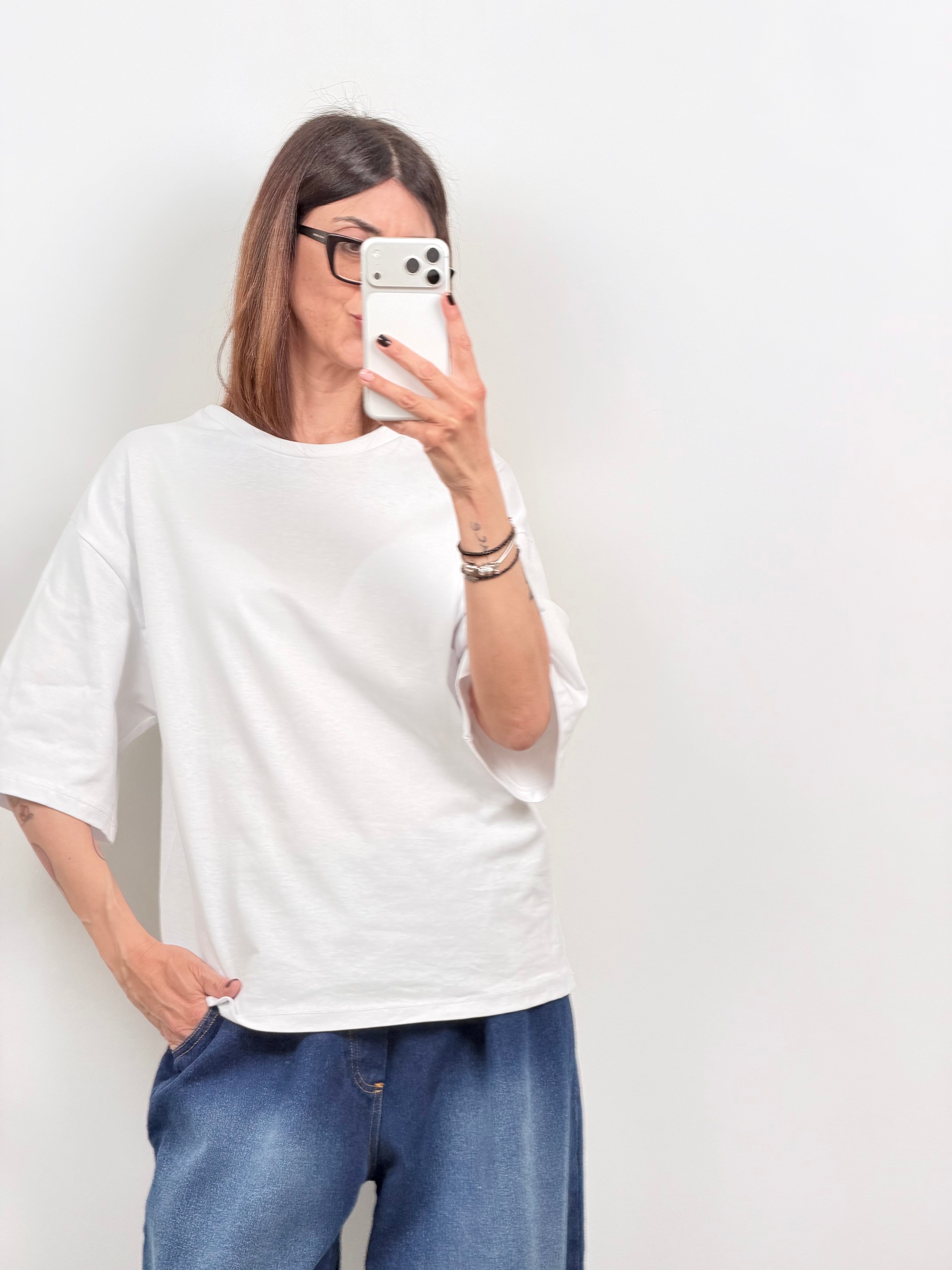 T-shirt Sold Out by Lumina bianca