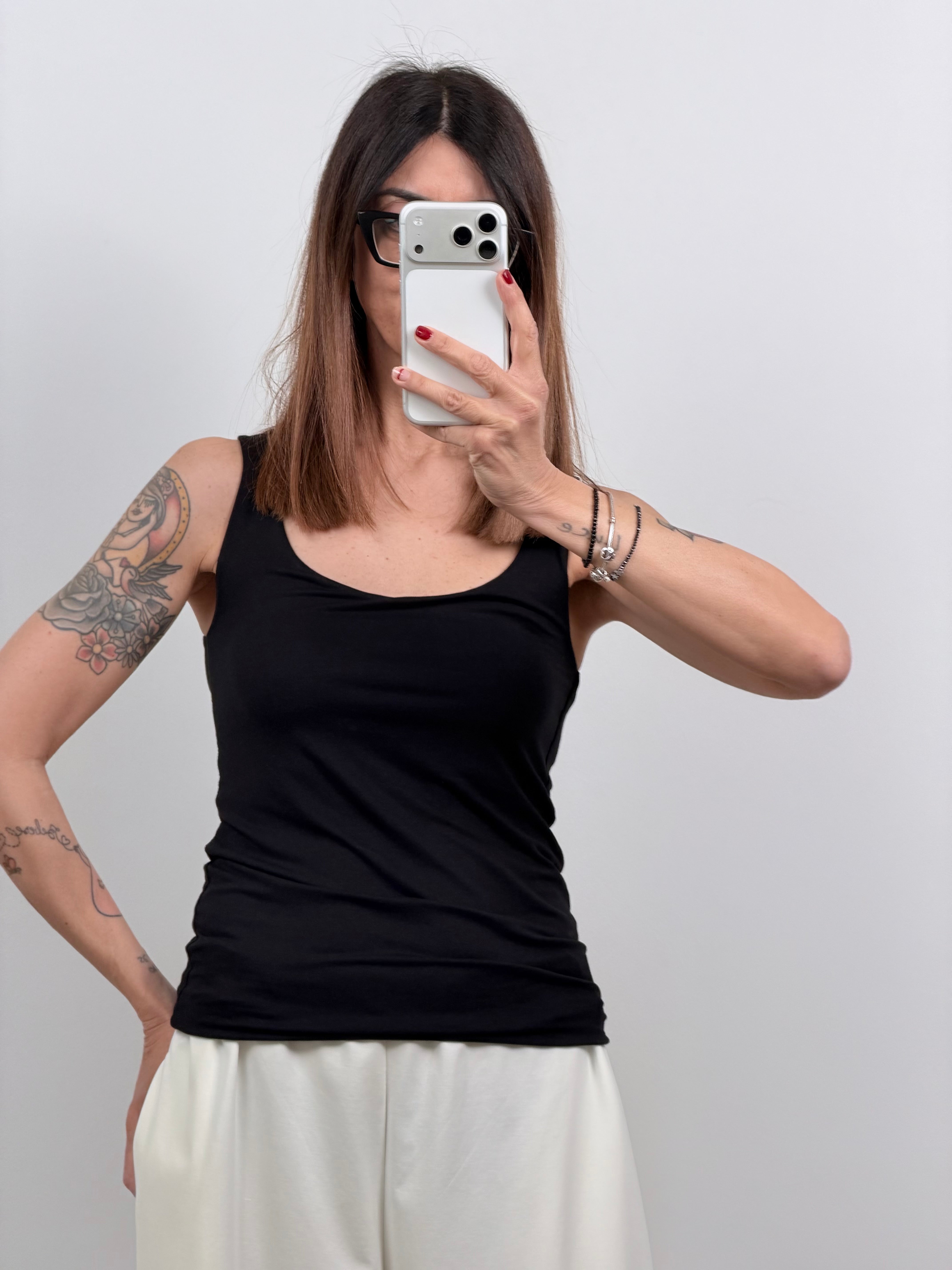 Top canotta basic nera