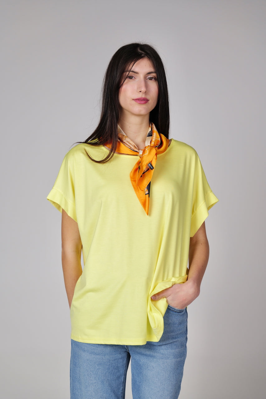 T-shirt con foulard