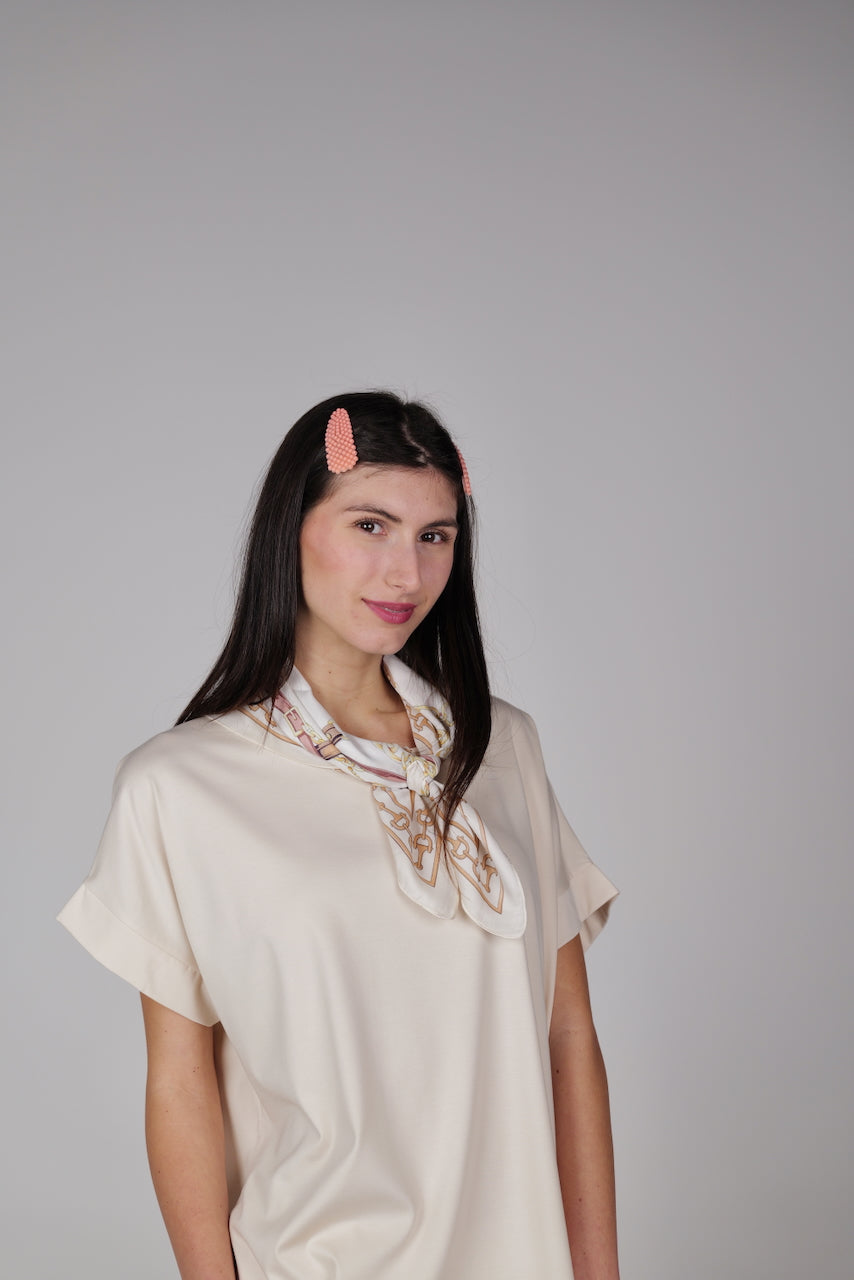 T-shirt con foulard