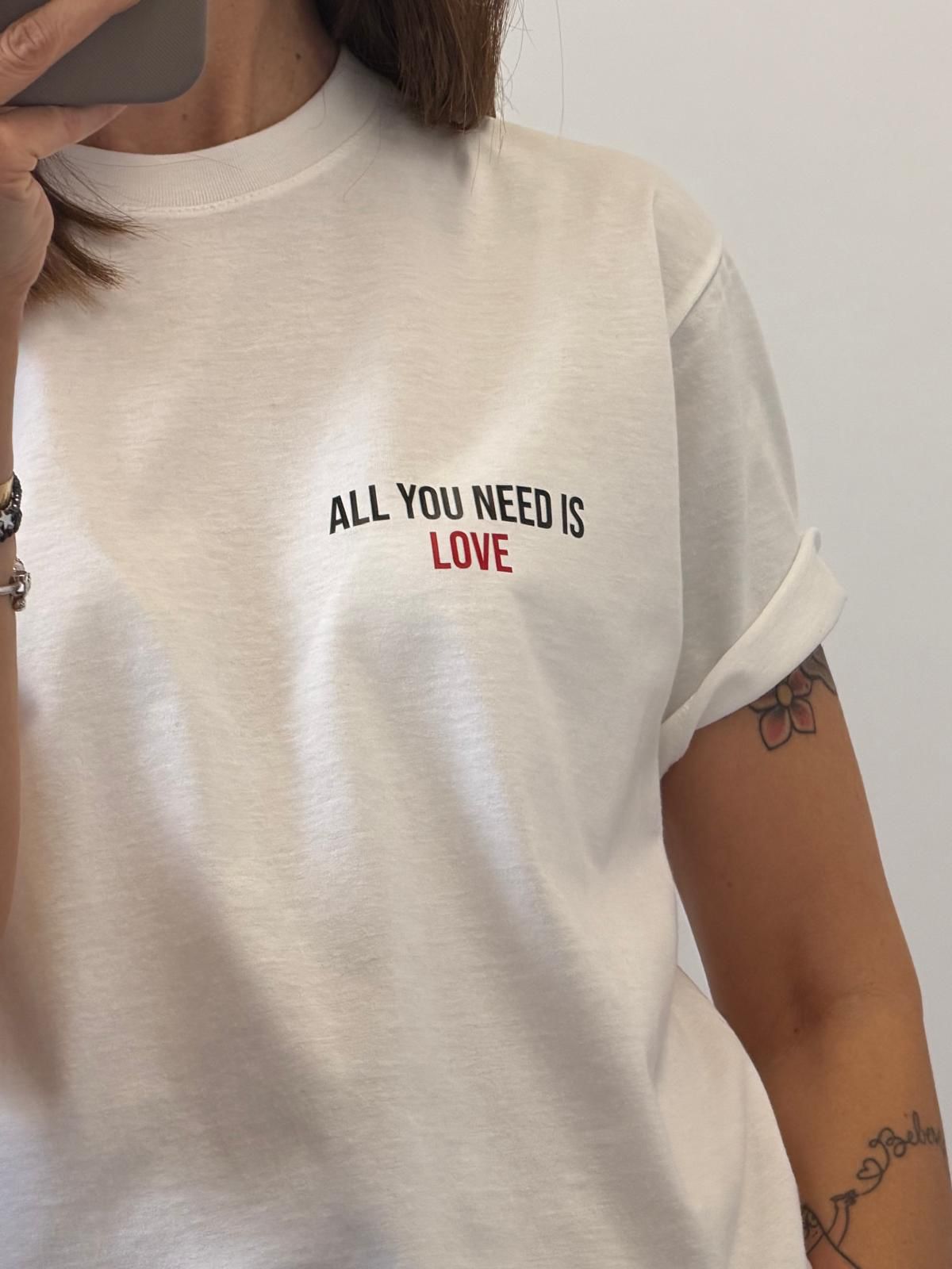 T-shirt All you need is love