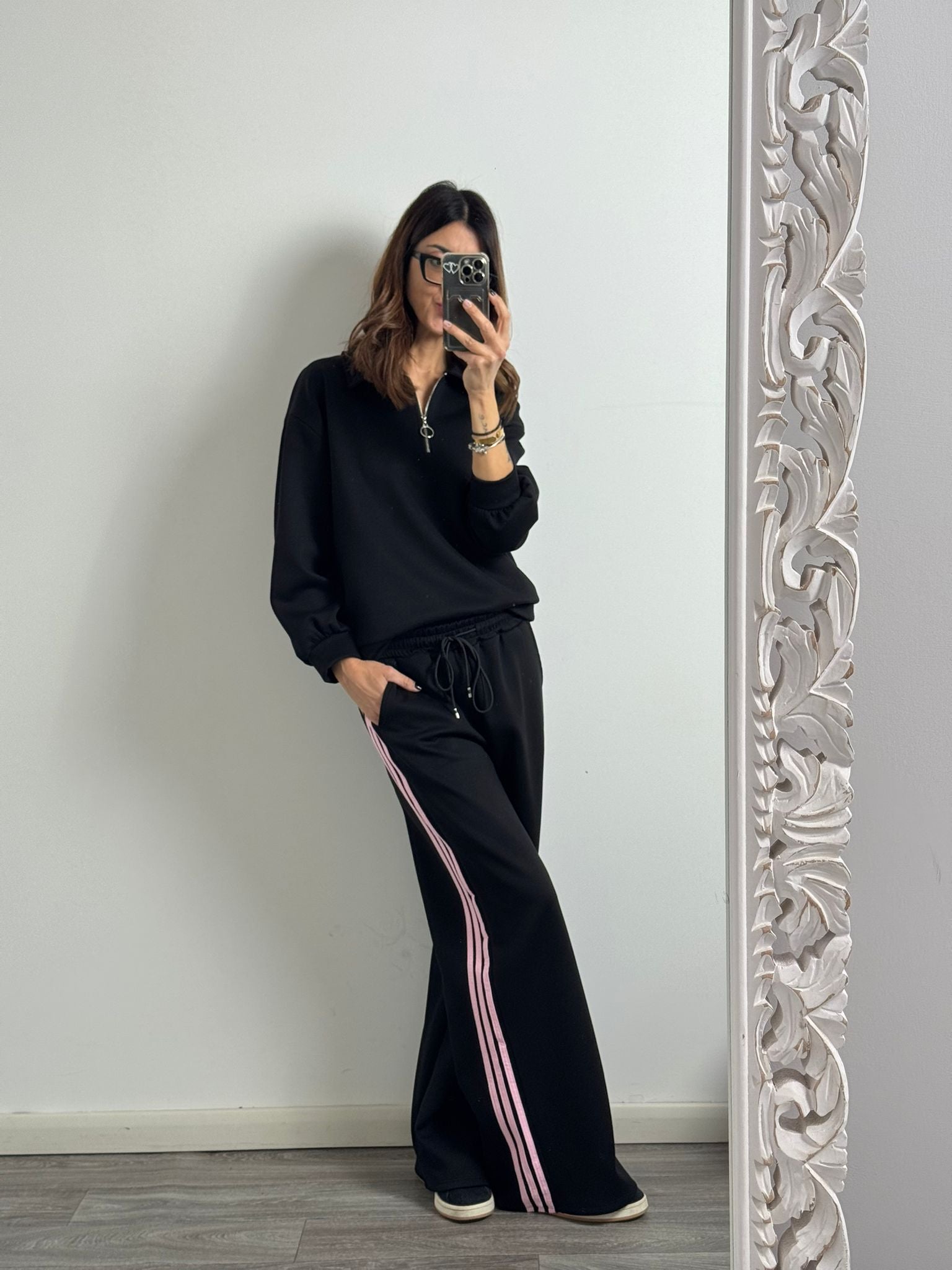 Panta Urban nero riga rosa