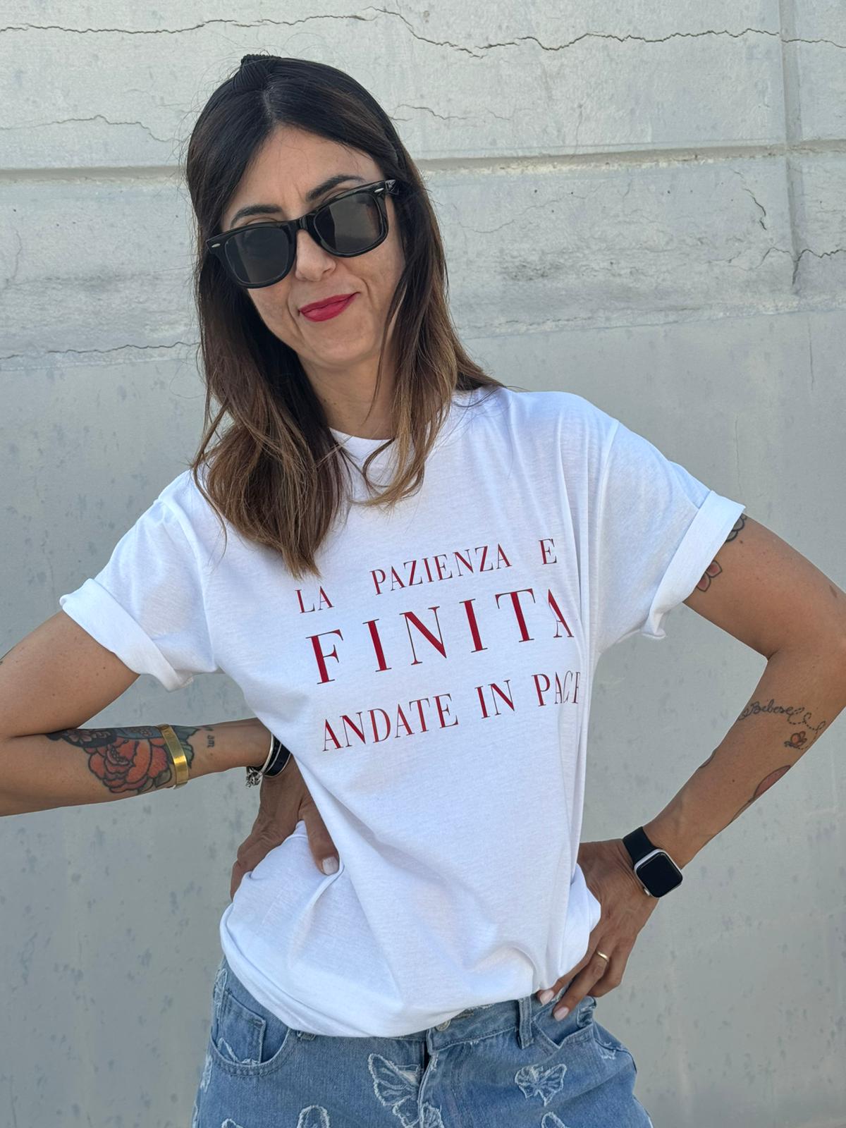 T-shirt La pazienza è finita andate in pace